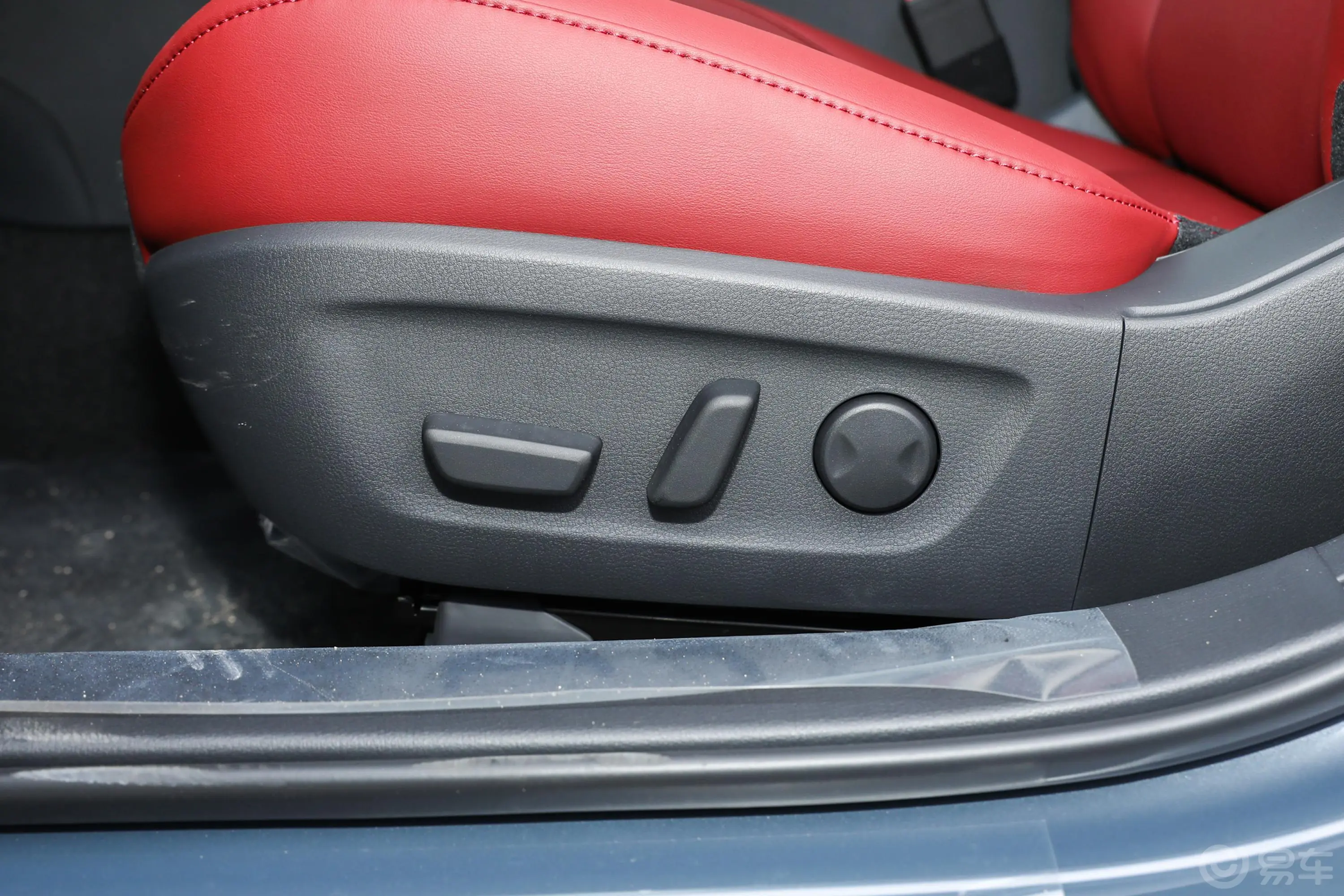 马自达3 昂克赛拉2.0L 自动黑曜质睿版主驾座椅调节