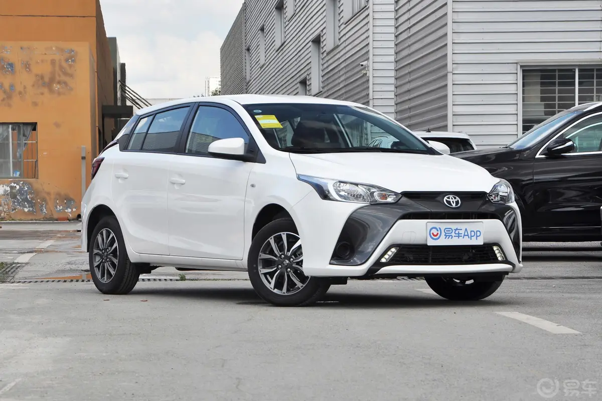 YARiS L 致炫1.5L CVT 豪华PLUS版尾灯侧45度俯拍