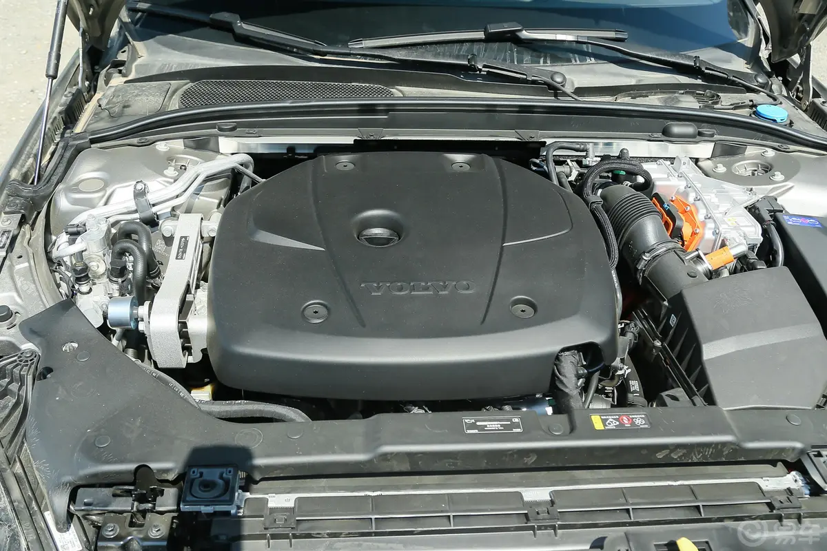 沃尔沃S60新能源改款 T8 四驱智逸豪华版发动机特写