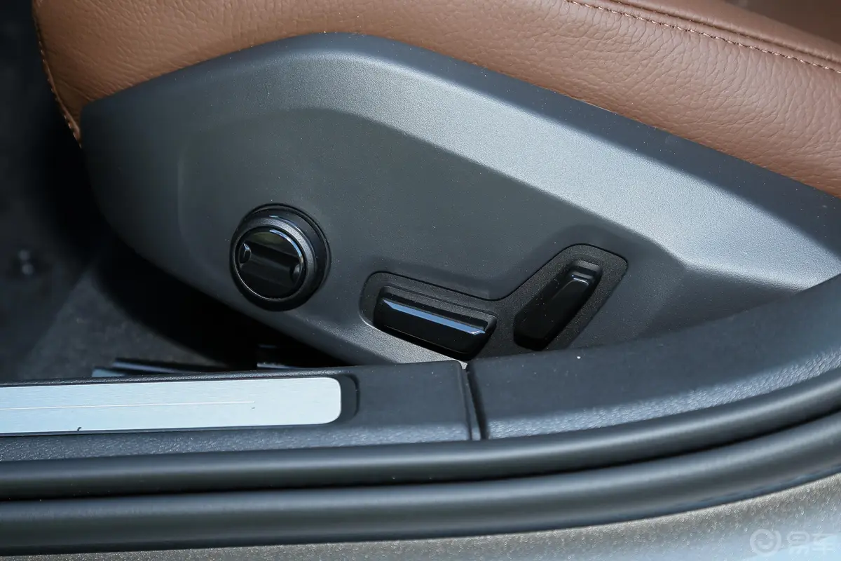 沃尔沃S60新能源改款 T8 四驱智逸豪华版主驾座椅调节