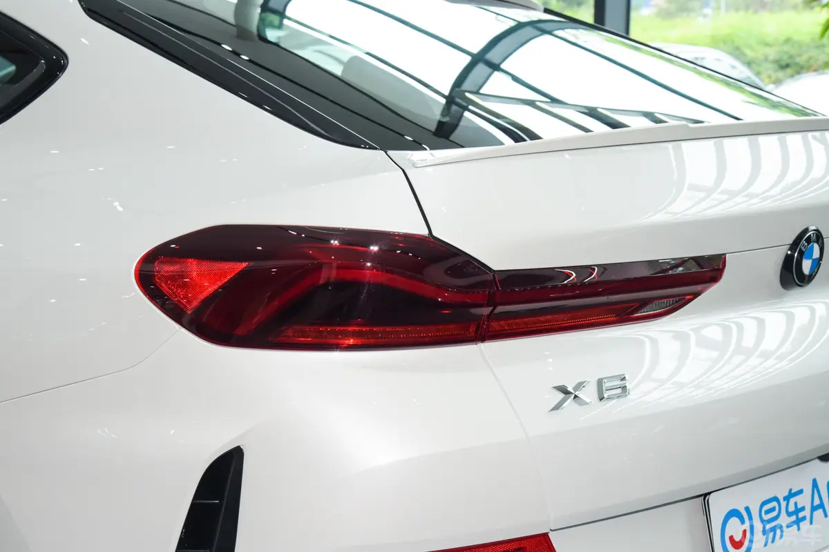 宝马X6改款 xDrive30i M运动套装尾灯侧45度俯拍