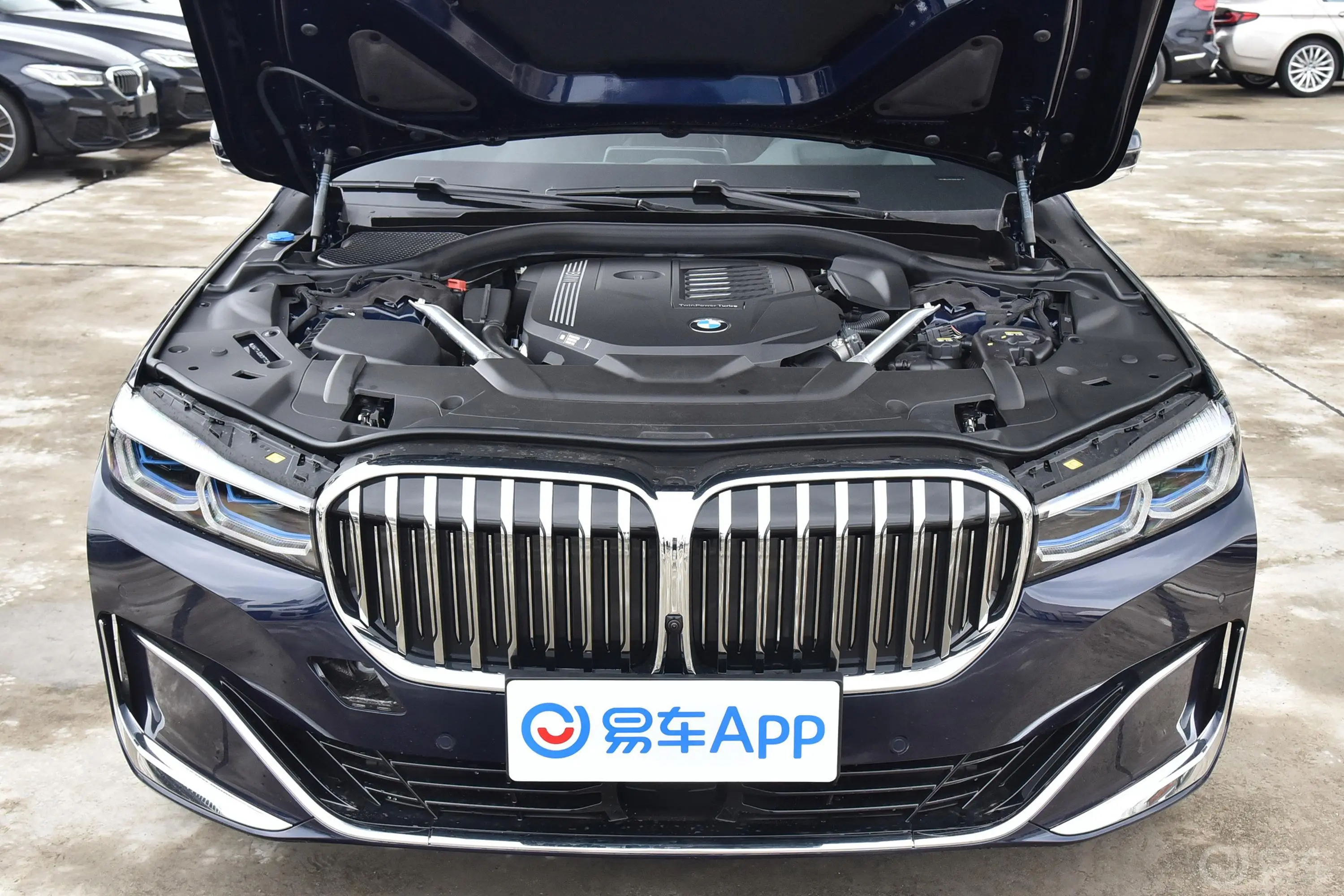 宝马7系740Li xDrive 行政型 豪华套装发动机舱整体