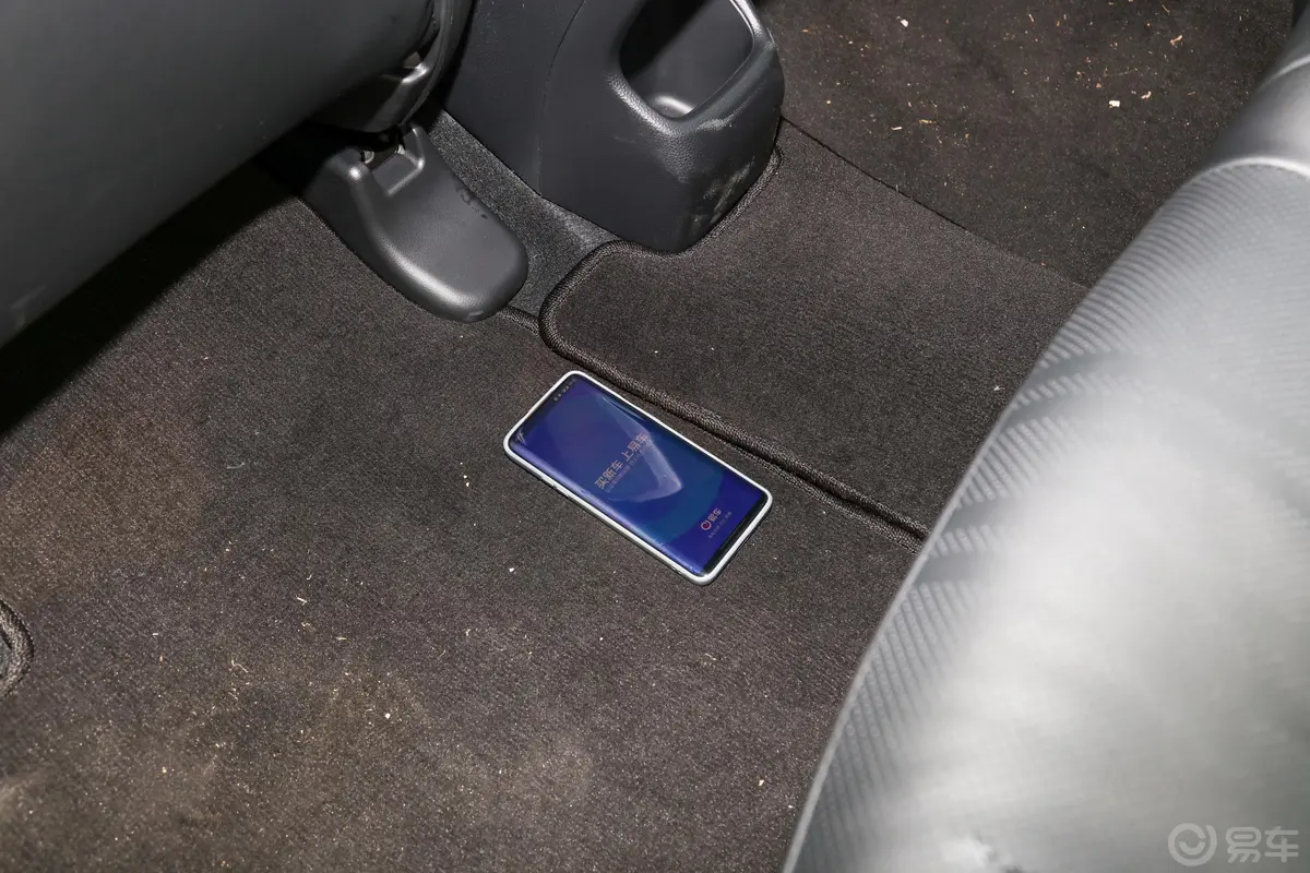 本田XR-V1.5L 热爱版后排地板中间位置