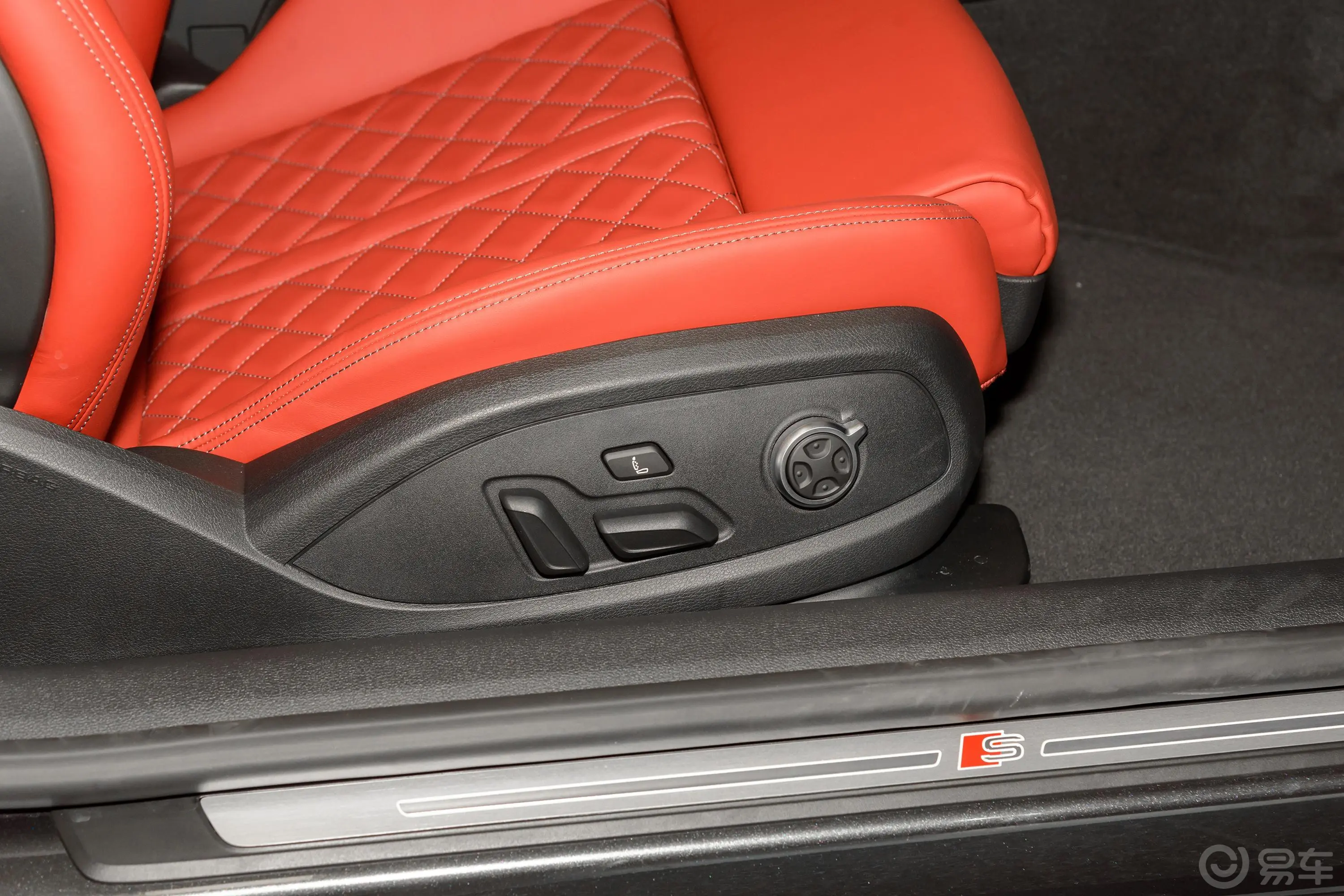 奥迪S53.0T Coupe副驾座椅调节