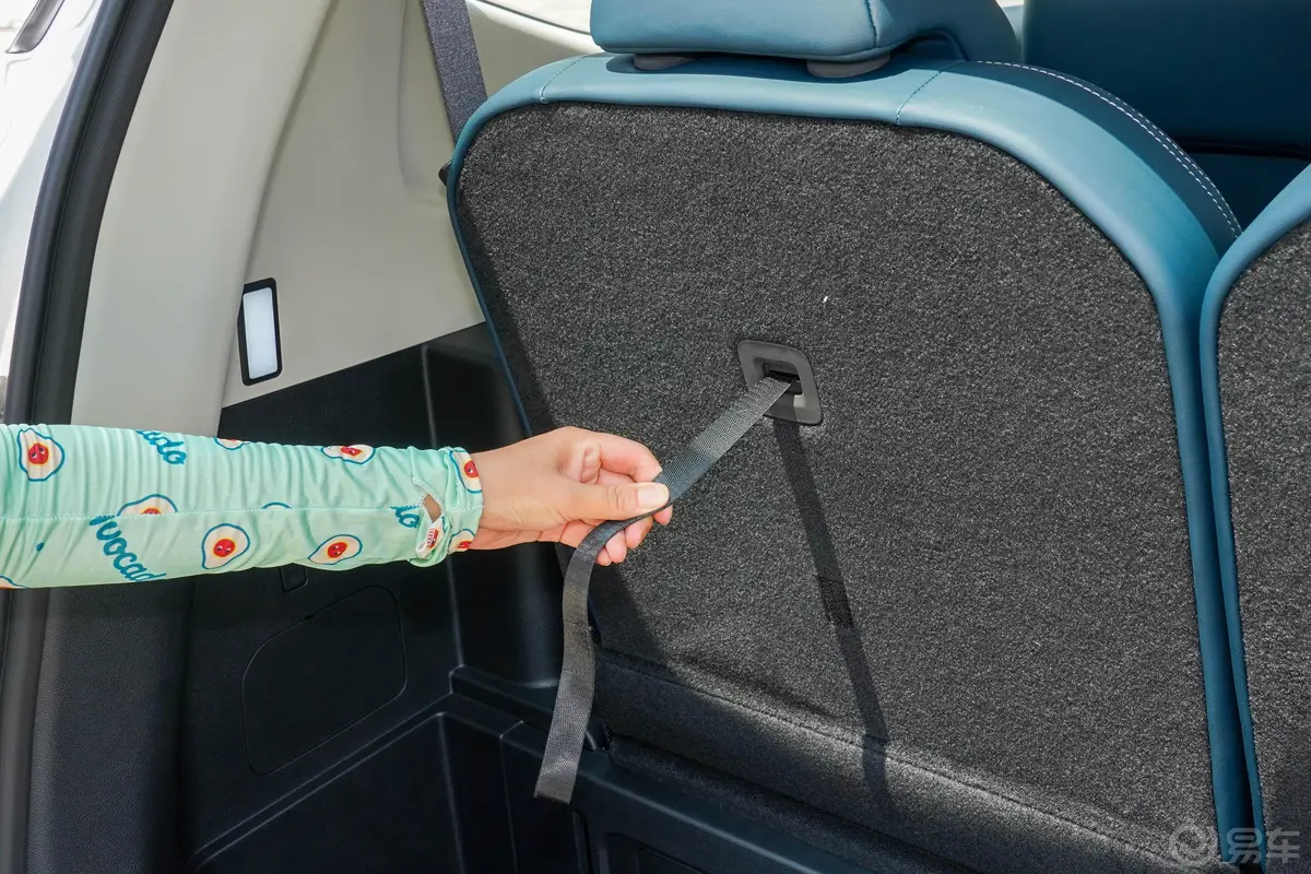 嘉际嘉际L 1.5T 舒适型后备箱内座椅放倒按钮