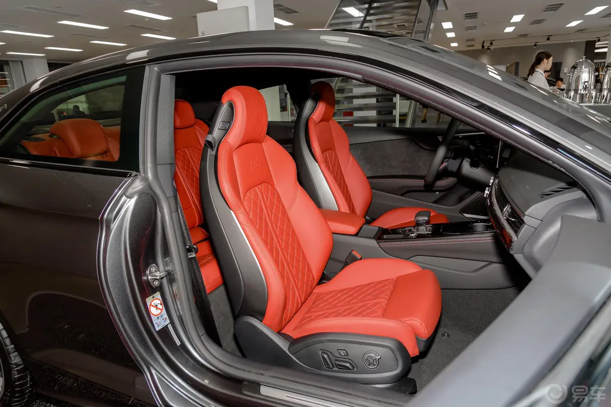 奥迪S53.0T Coupe副驾驶座椅