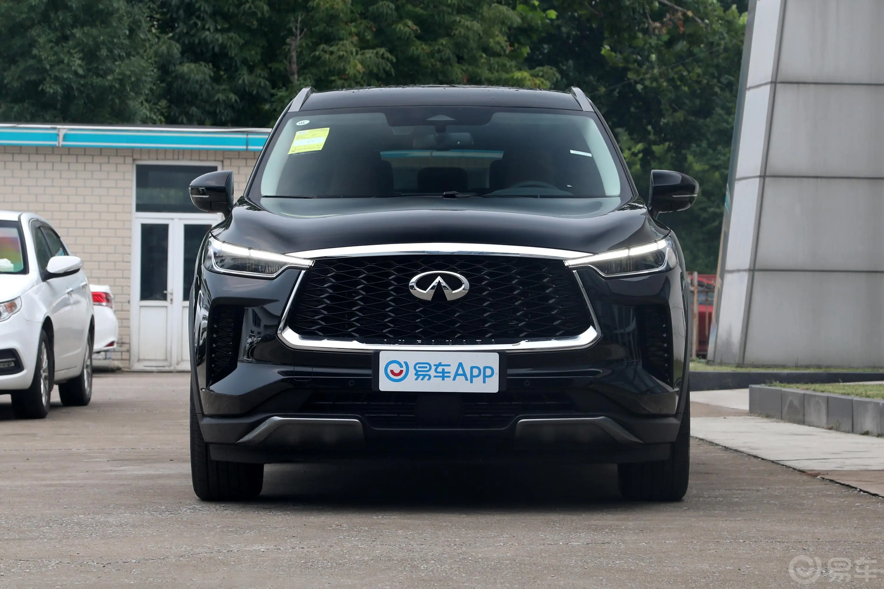 英菲尼迪QX602.0T 手自一体 四驱 卓越版正前水平