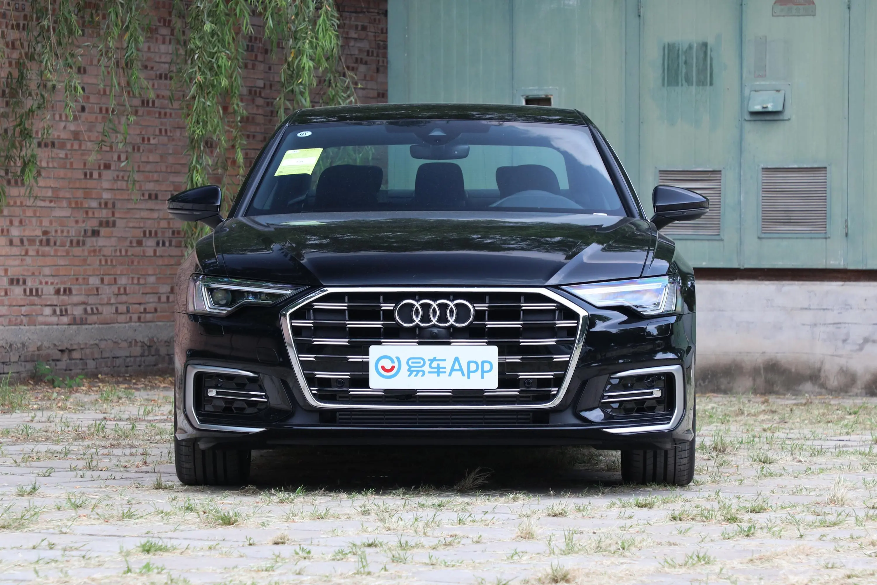 奥迪A6L45 TFSI 臻选动感型正前水平