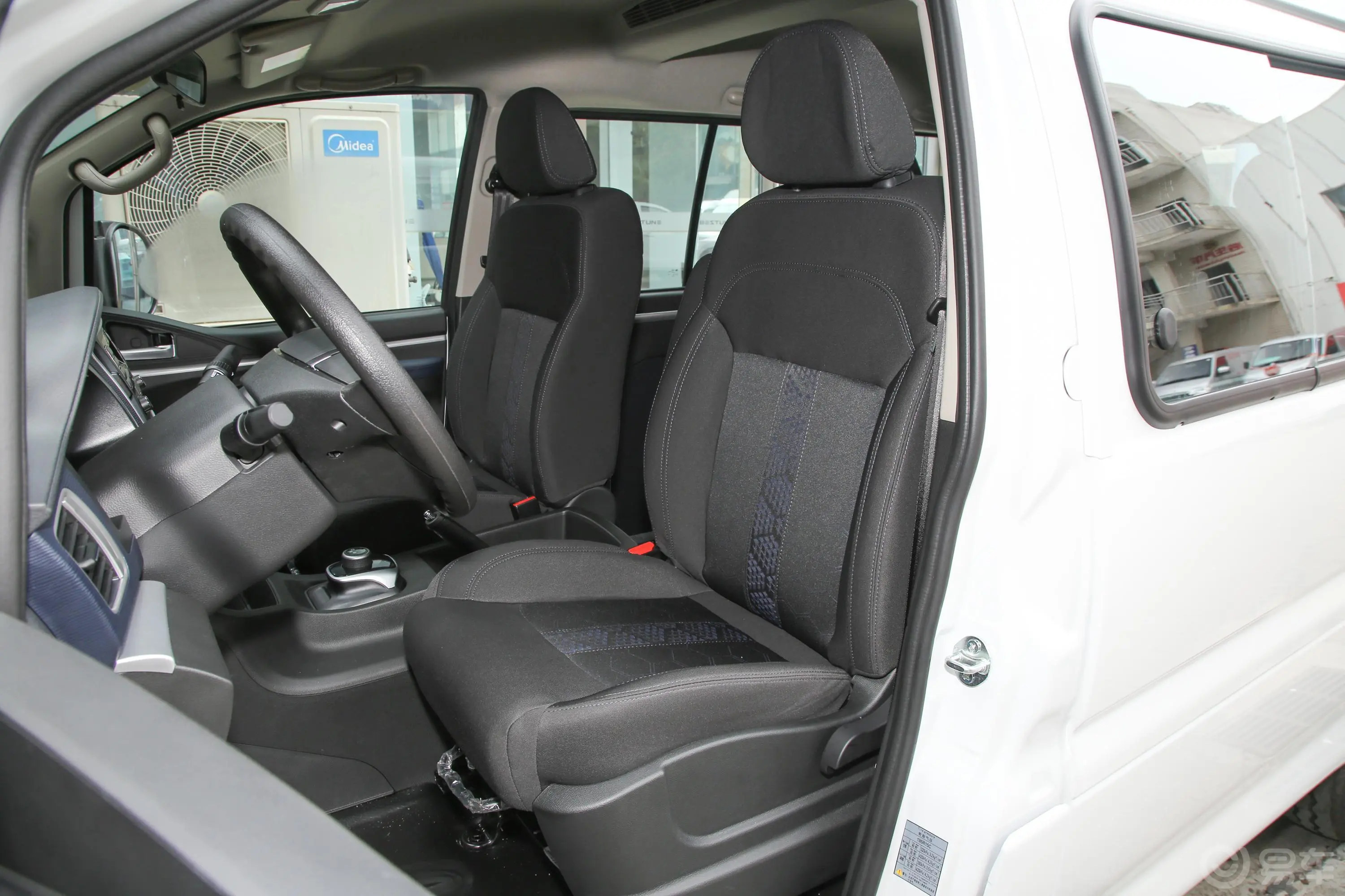 菱智M5 EV普通版 401km 基本型 9座驾驶员座椅