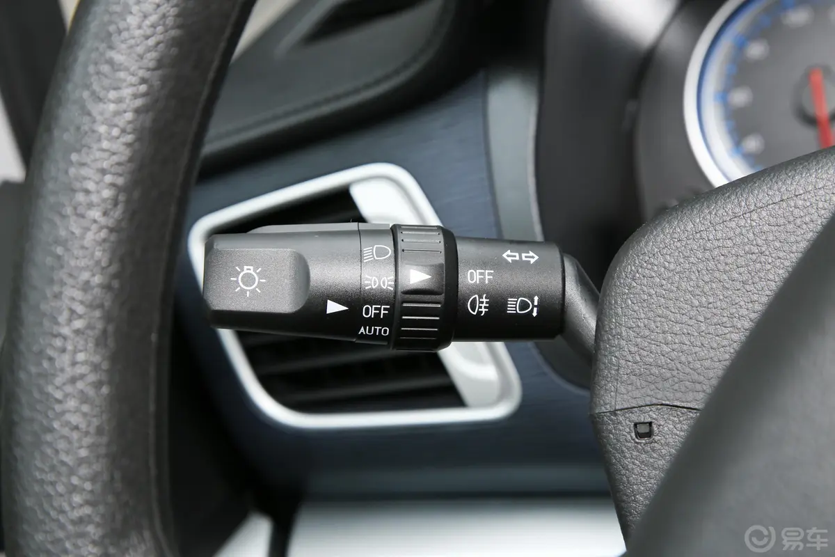 菱智M5新能源纯电动 普通版 401km 基本型 9座灯光控制区