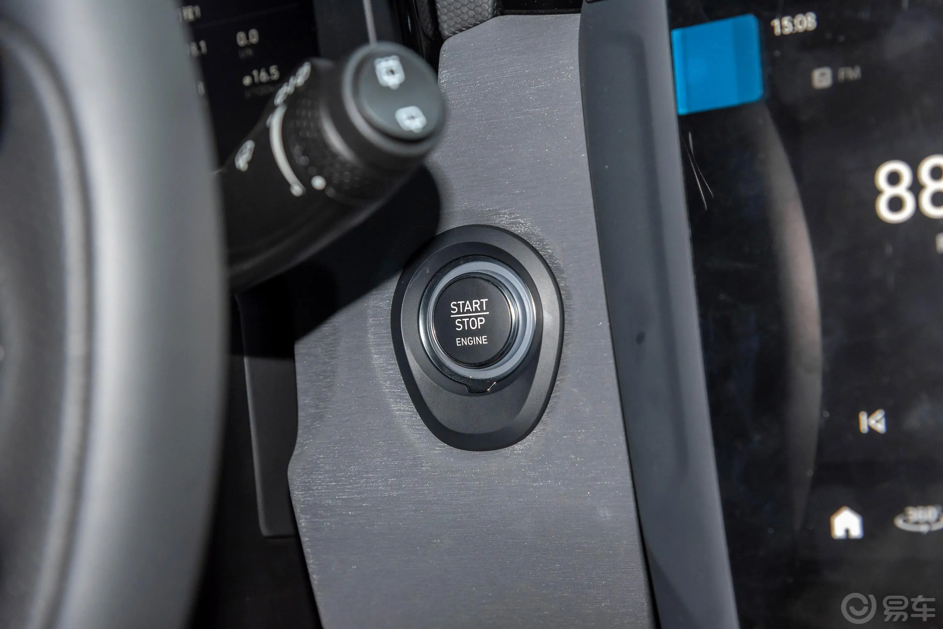 领克02 Hatchback2.0TD 双离合夏季限定版钥匙孔或一键启动按键