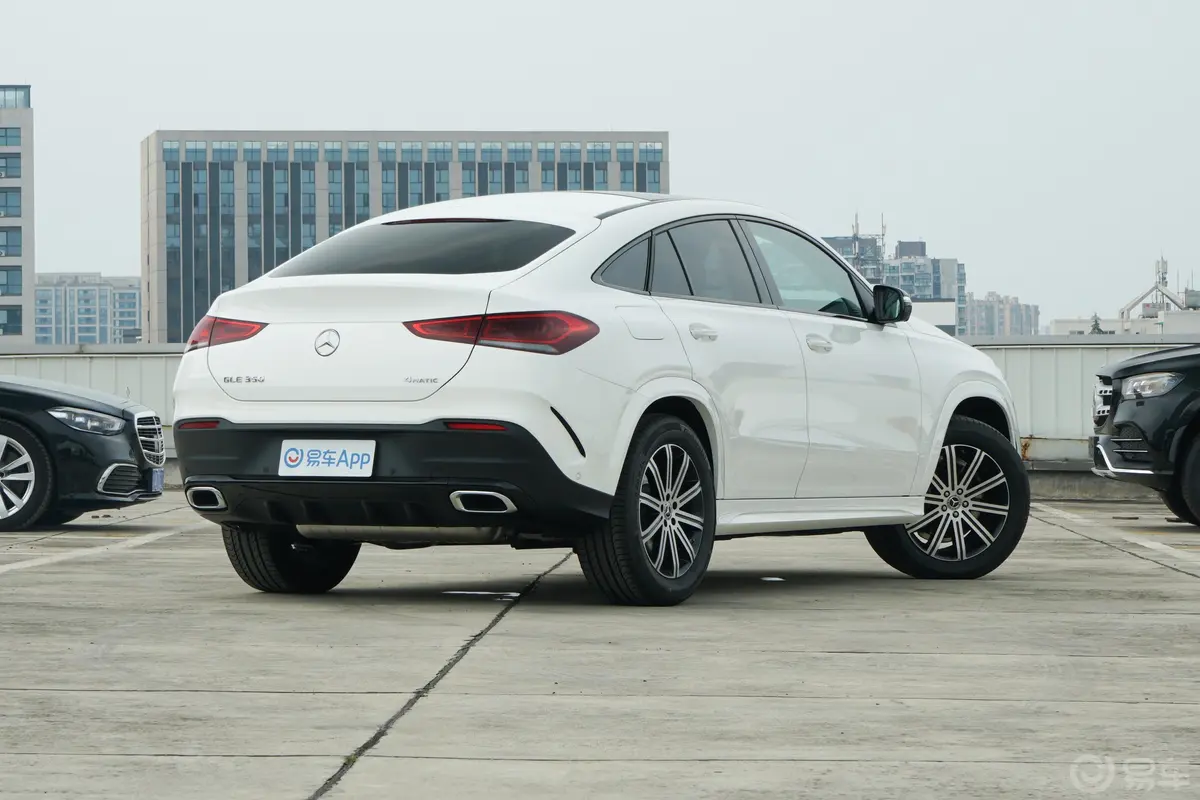 奔驰GLE轿跑改款 GLE 350 4MATIC 轿跑SUV 豪华型侧后45度车头向右水平