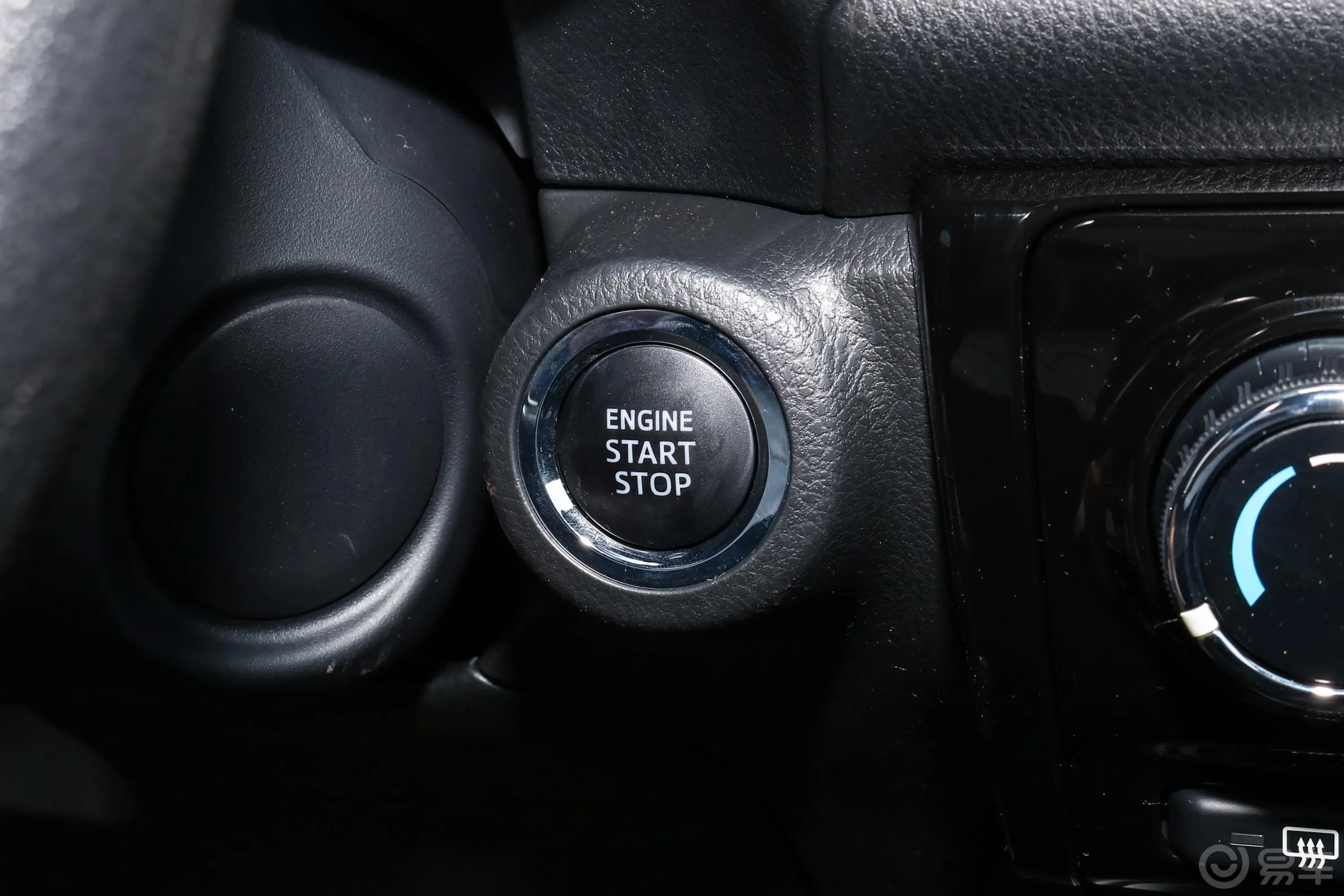 威驰1.5L CVT20周年纪念版钥匙孔或一键启动按键