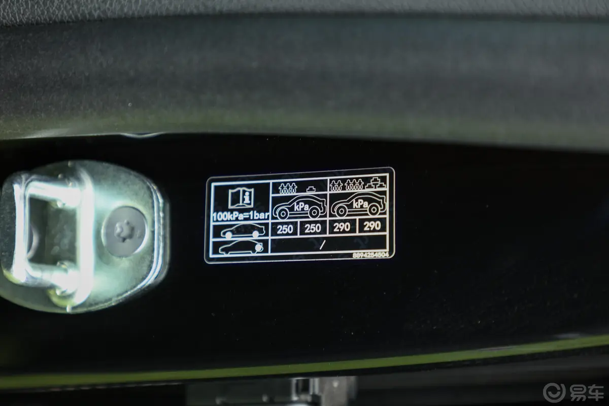 smart精灵#1500km 四驱BRABUS性能版胎压信息铭牌