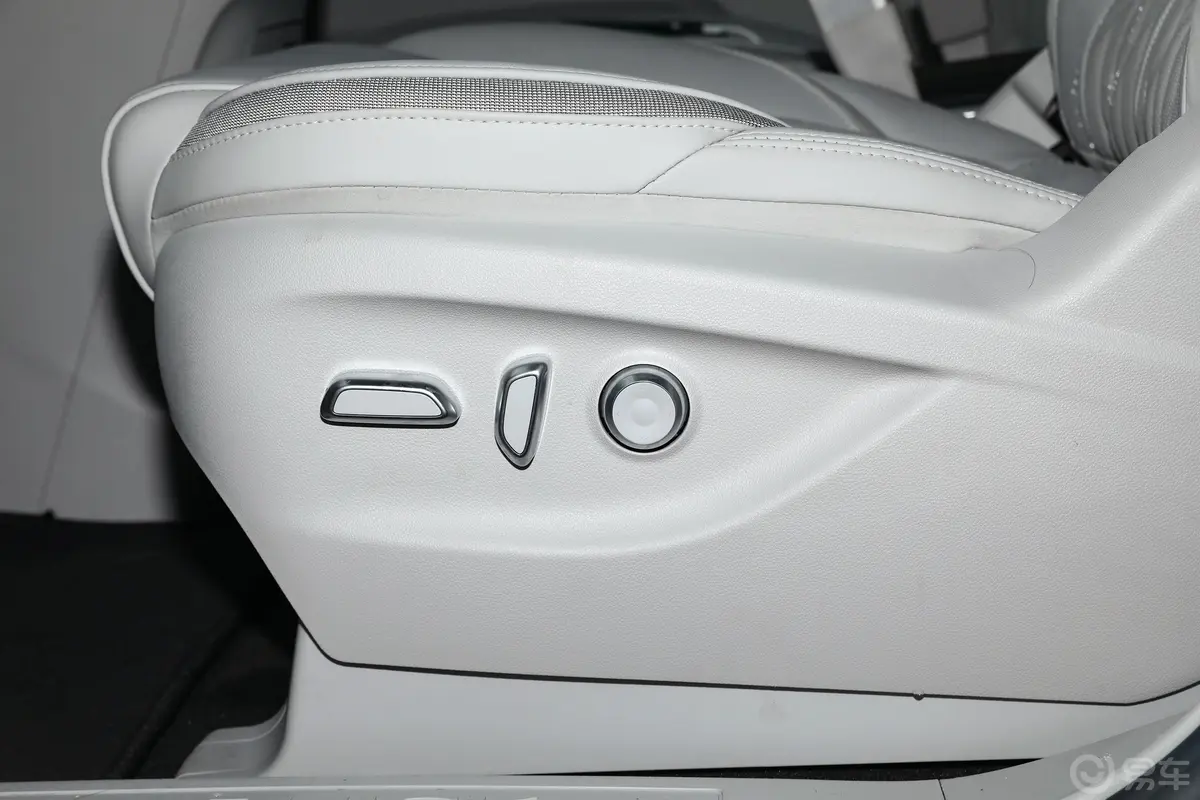 别克GL8改款 ES陆尊 2.0T 豪华型-和悦版 7座主驾座椅调节