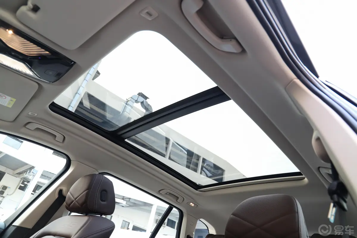 宝马X5改款 xDrive30Li M运动套装天窗内拍关闭