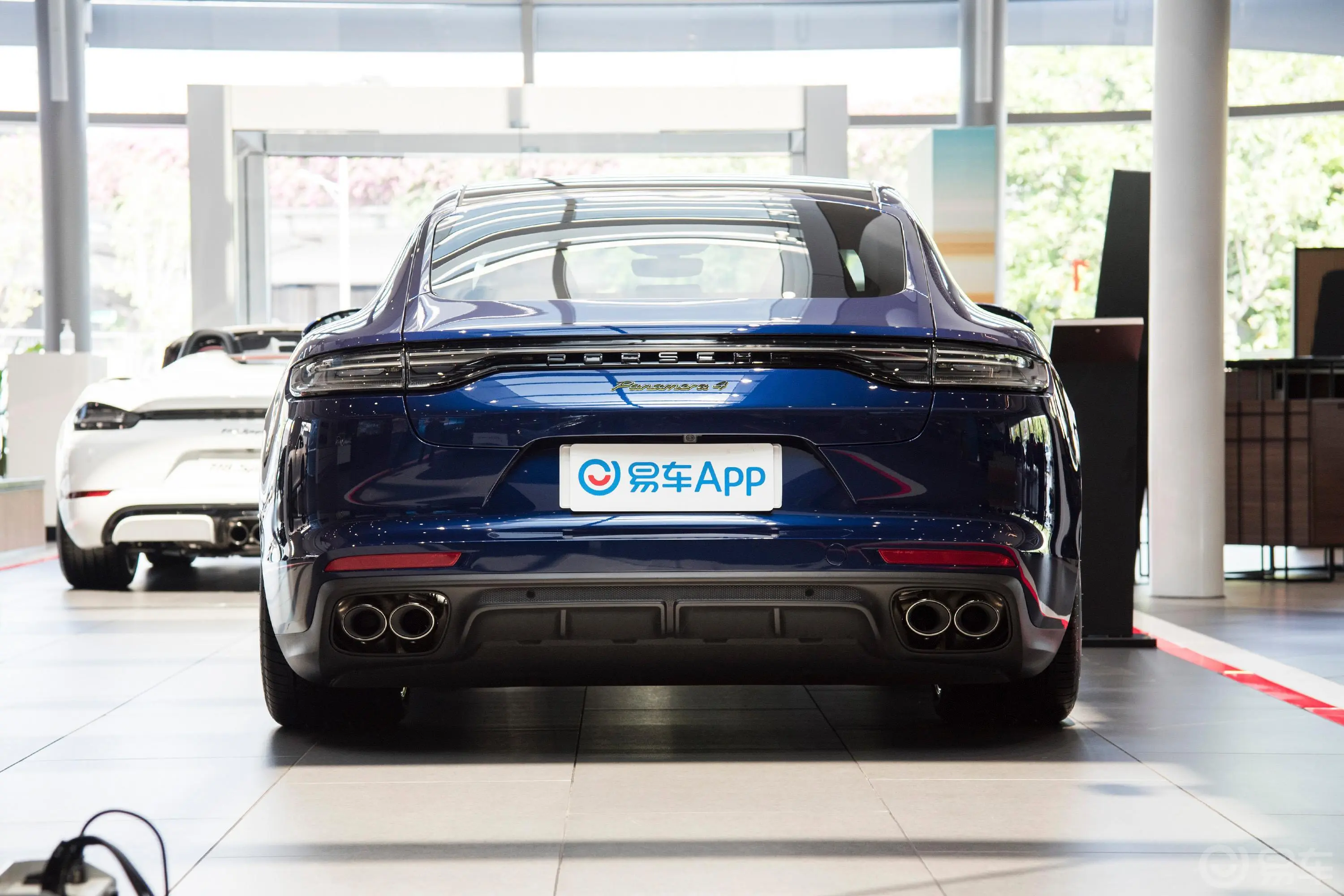 Panamera E-HybridPanamera 4 铂金版 2.9T正后水平