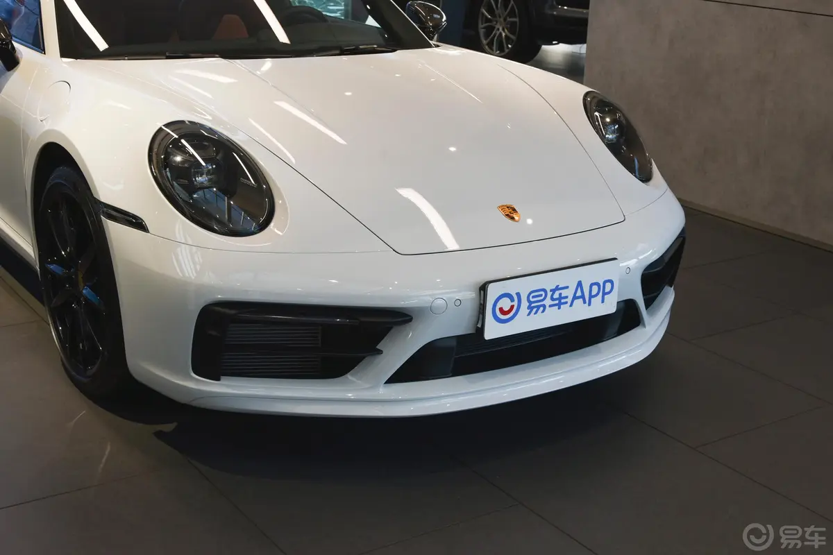 保时捷911Carrera S 3.0T前格栅侧俯拍