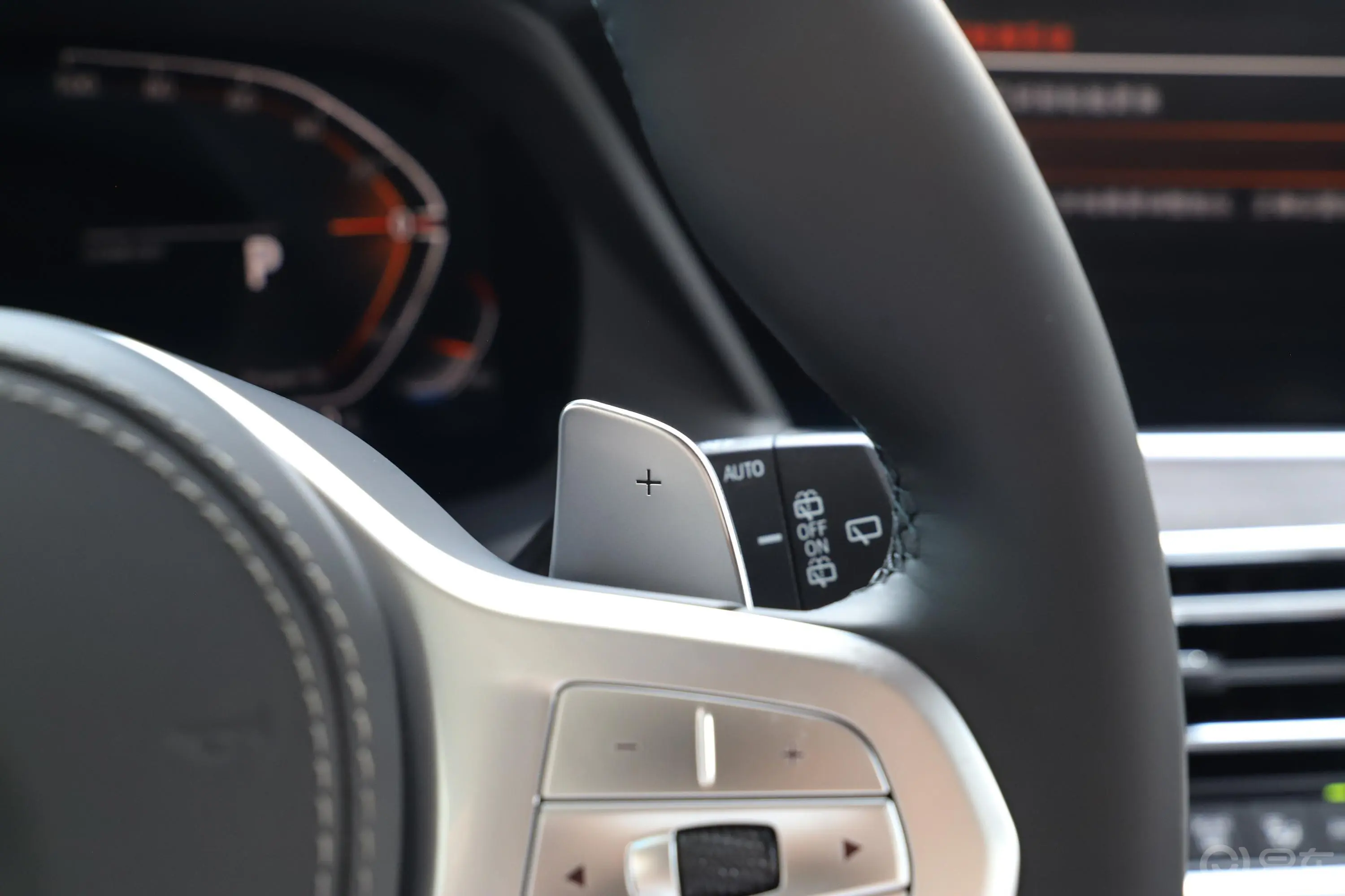 宝马X5改款 xDrive30Li 尊享型M运动套装换挡拨片