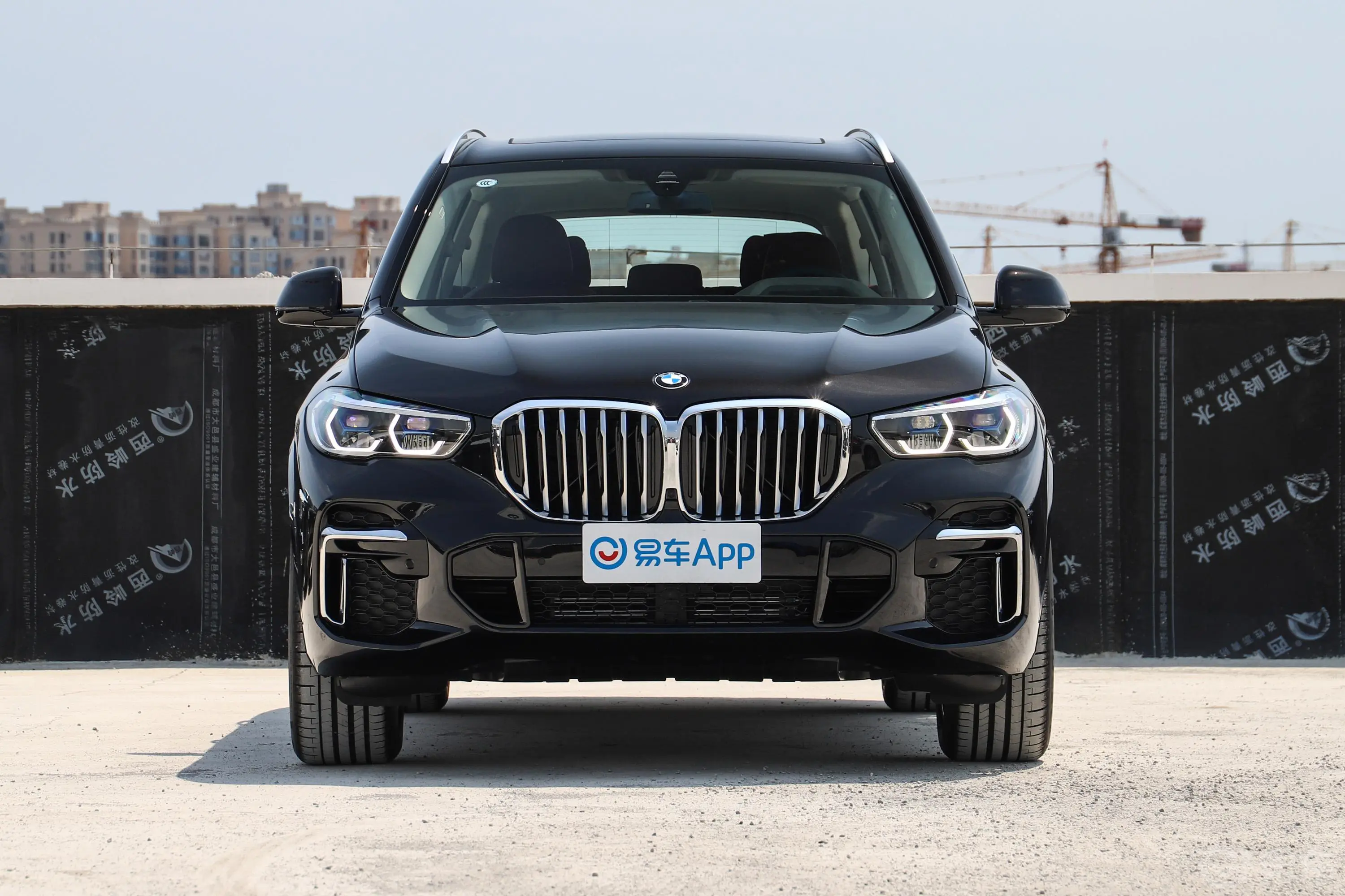 宝马X5改款 xDrive30Li 尊享型M运动套装正前水平