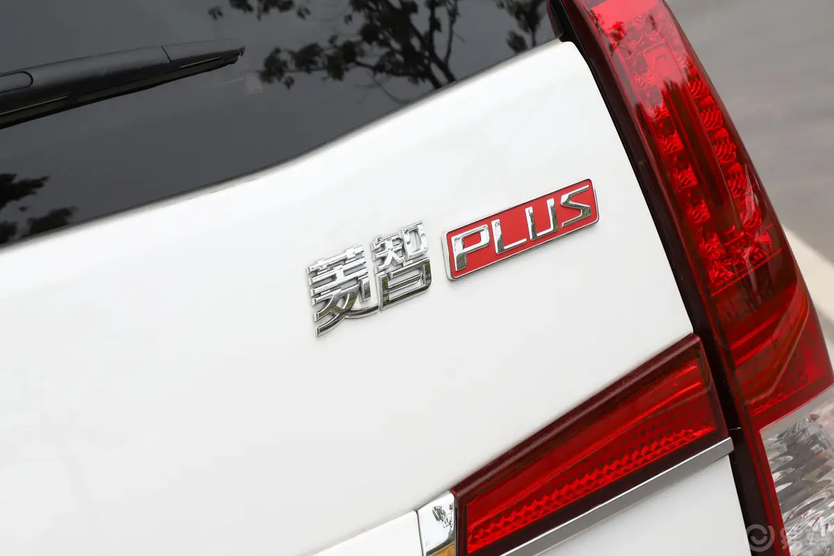 菱智PLUS旅行版 2.0L 手动 豪华型 7座外观细节