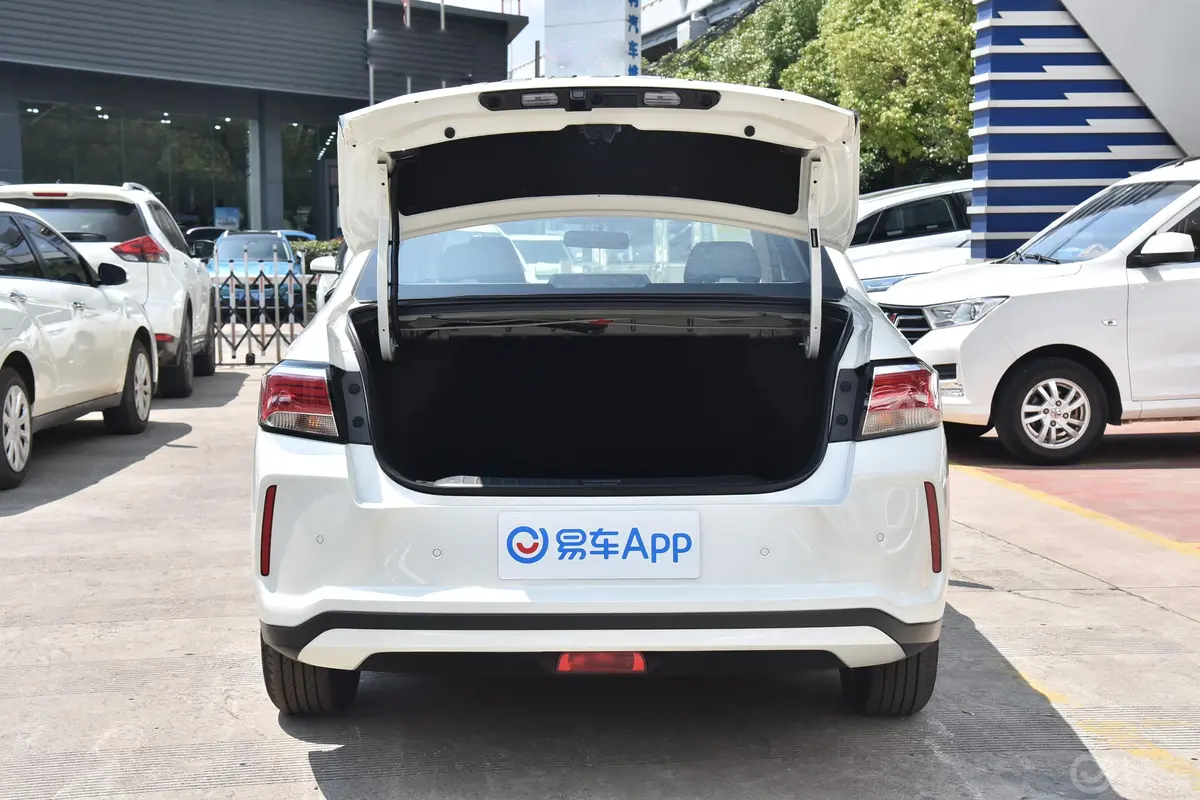 启辰D60 EV410km 标准续航 T3版后备厢