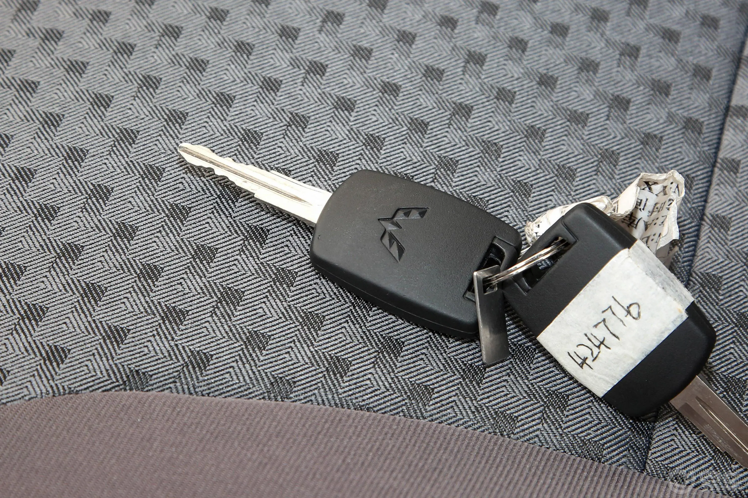 五菱荣光新卡1.5L 加长单排基本型 2座钥匙正面