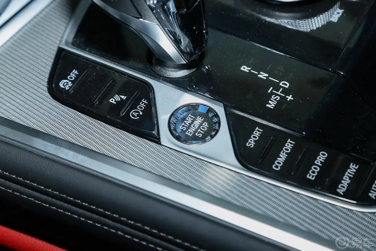 宝马8系敞篷轿跑车 840i M运动套装钥匙孔或一键启动按键