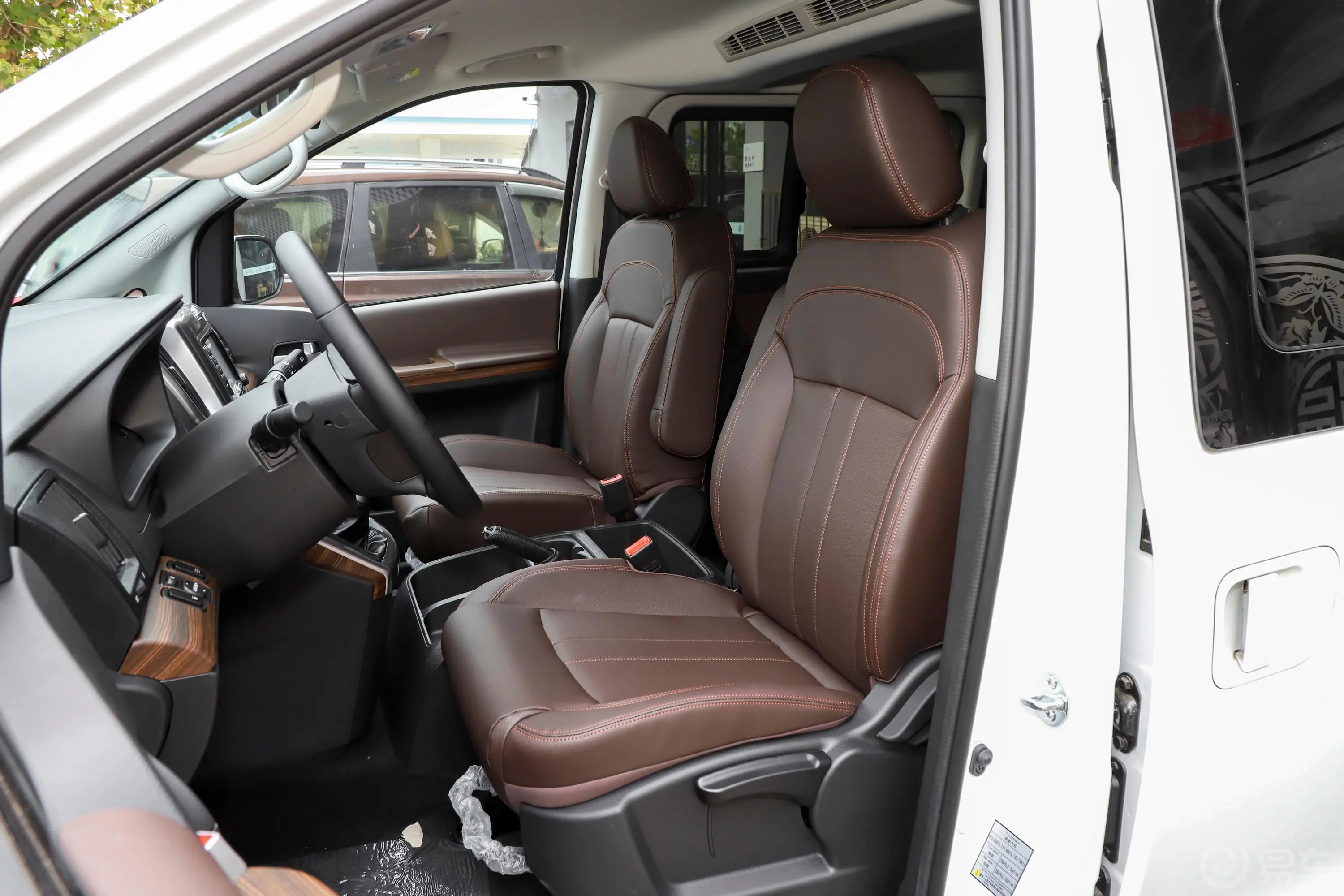 菱智PLUS旅行版 2.0L 手动 豪华型 7座驾驶员座椅