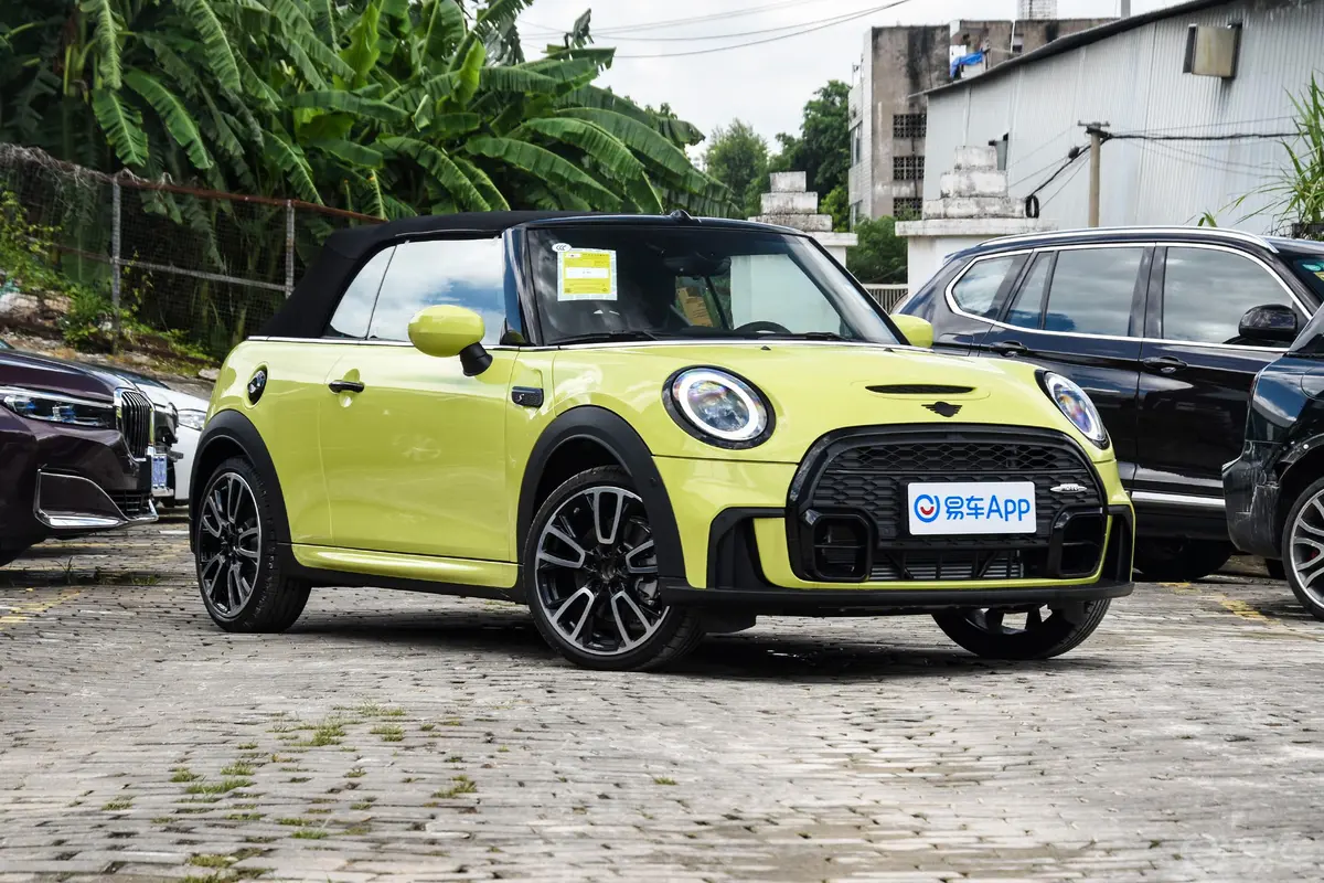 MINI CABRIO2.0T COOPER S CABRIO 赛车手侧前45度车头向右水平