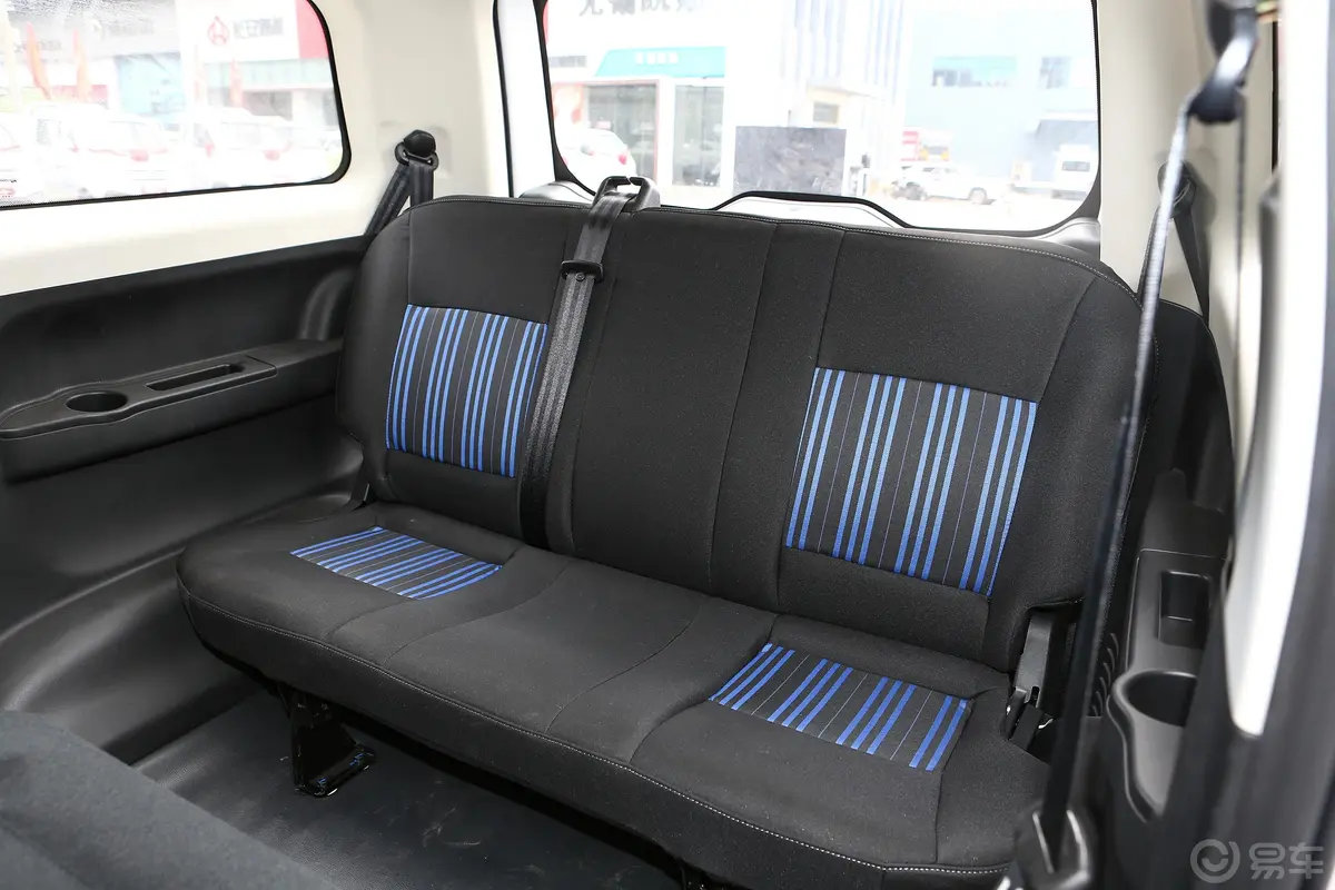 博腾V1乘用版 1.5L 手动 标准型第三排座椅