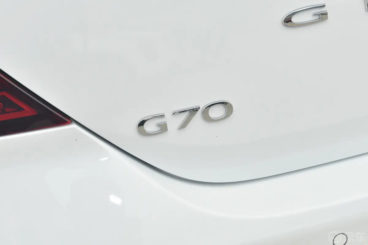 捷尼赛思G702.0T 两驱豪华版外观细节