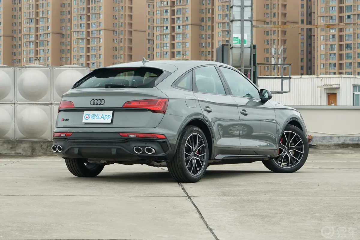 奥迪SQ5 Sportback3.0T quattro侧后45度车头向右水平