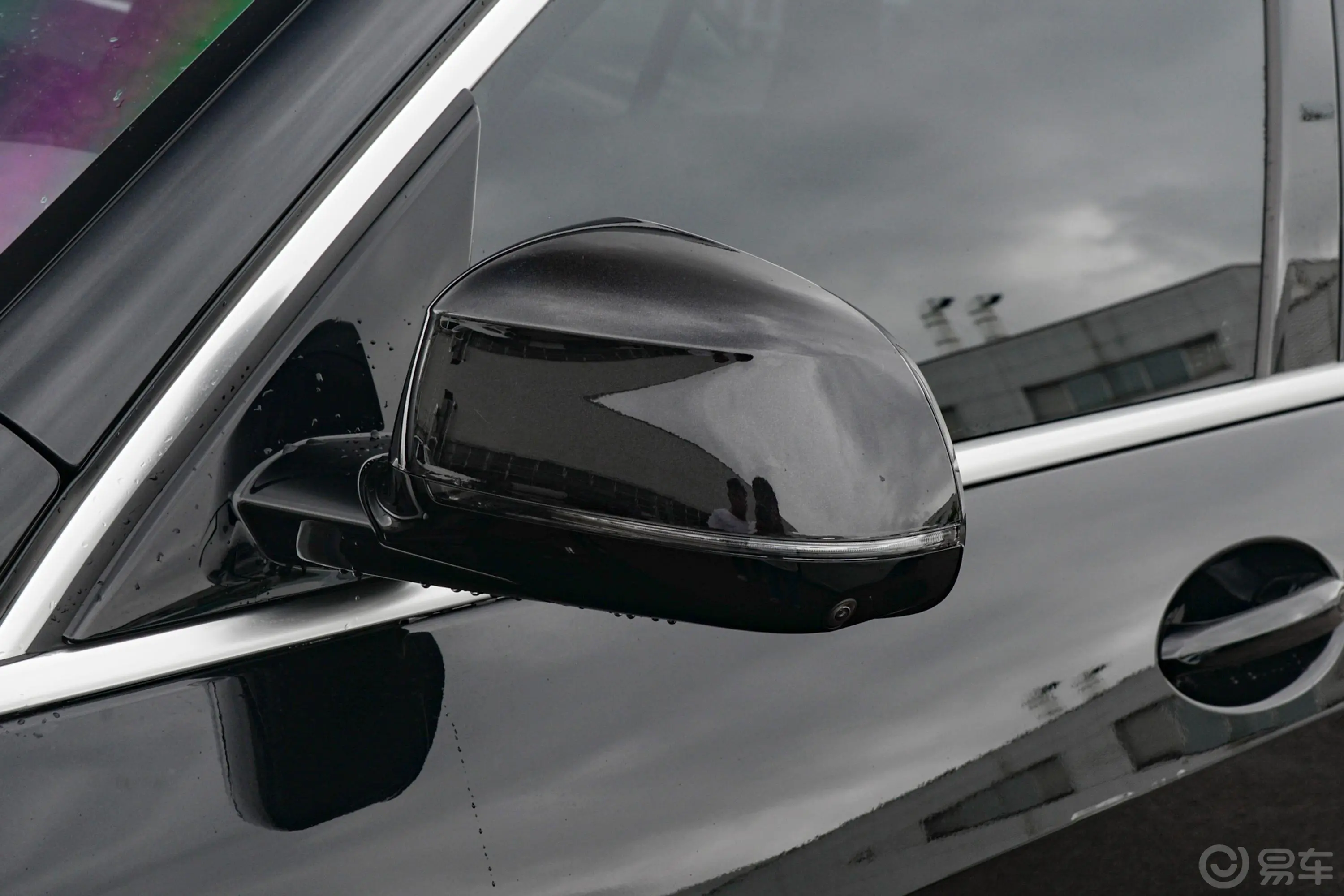 宝马X5改款 xDrive40Li 尊享型M运动套装主驾驶后视镜背面