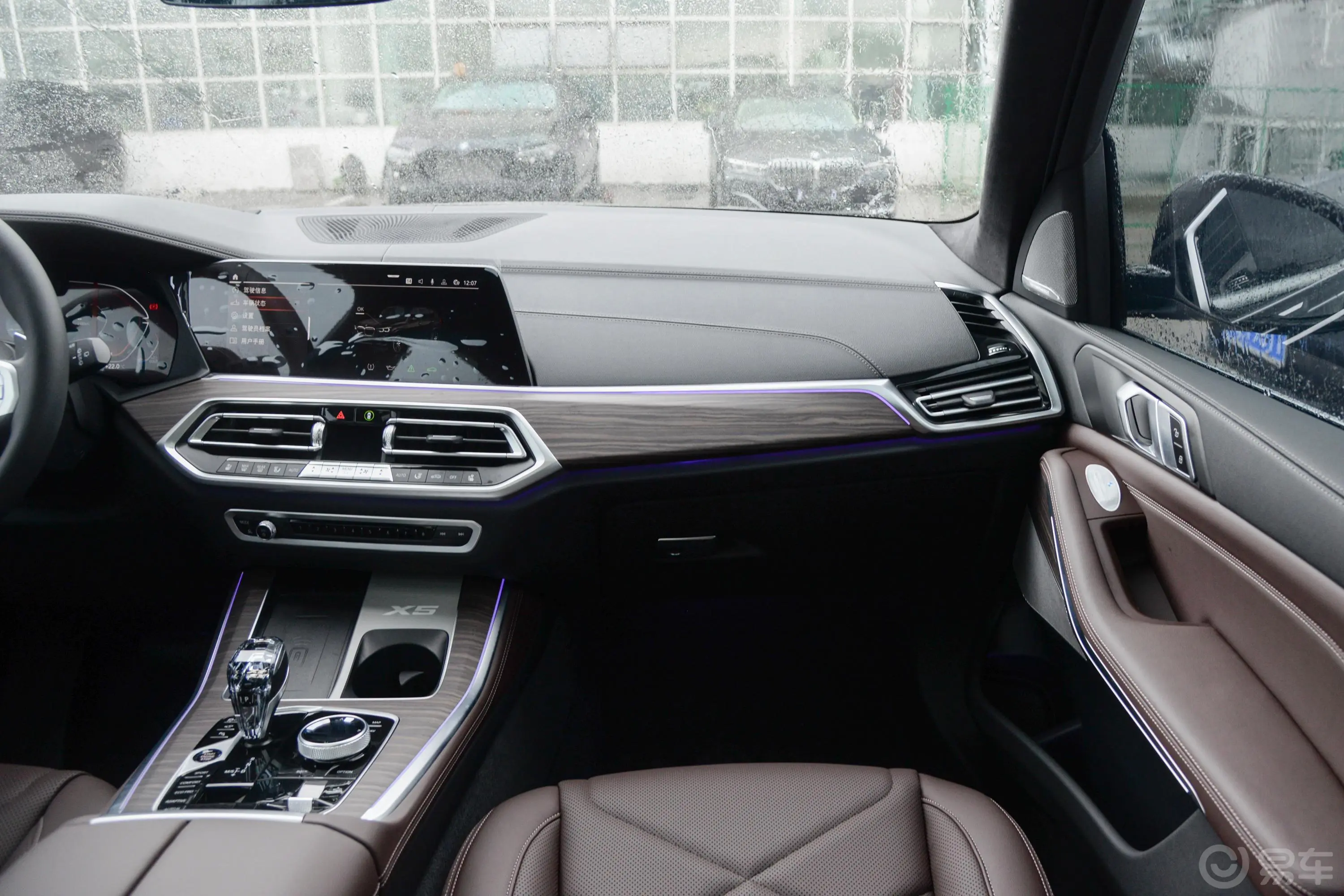 宝马X5改款 xDrive40Li 尊享型M运动套装副驾驶位区域