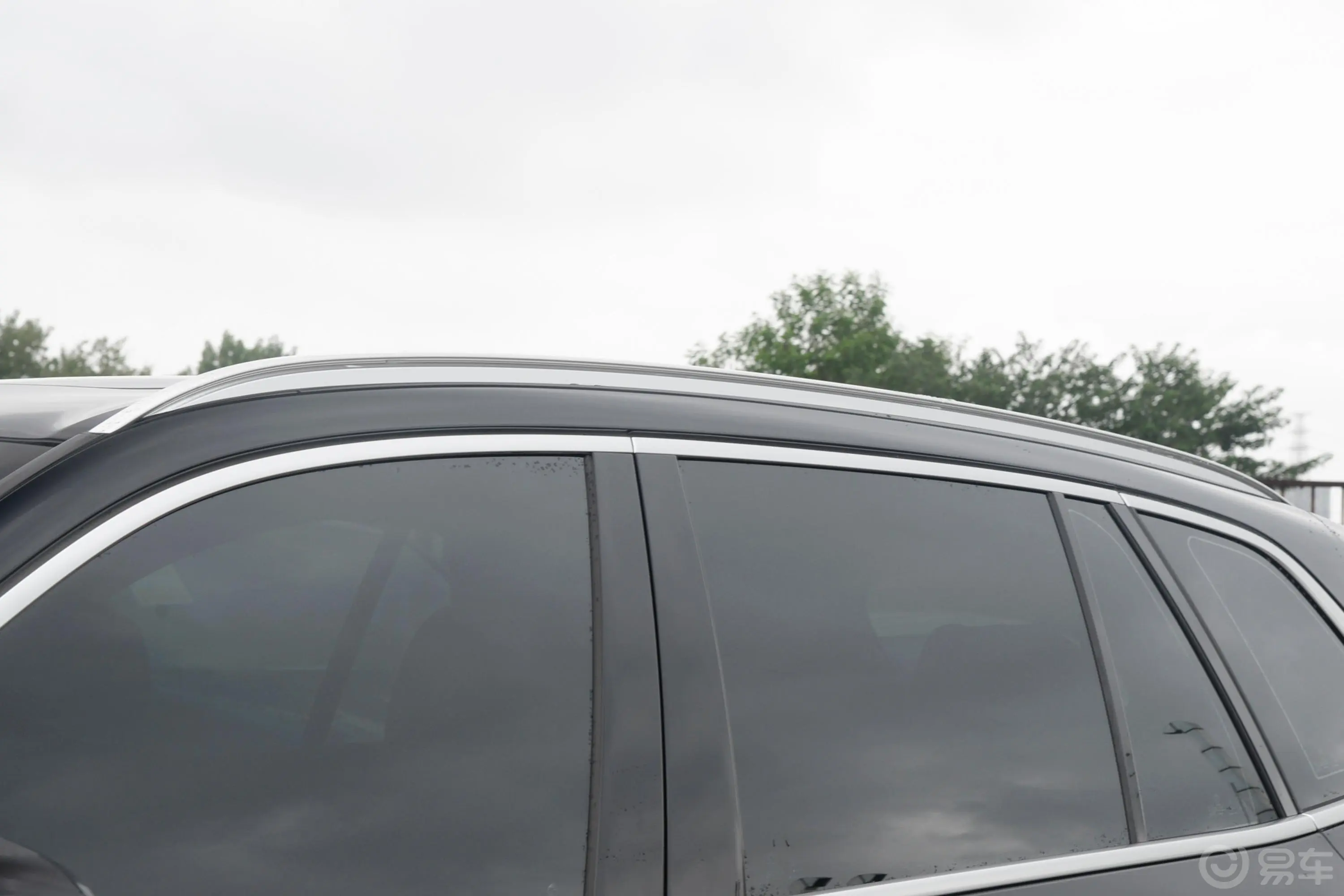 宝马X5改款 xDrive40Li 尊享型M运动套装车顶行李架