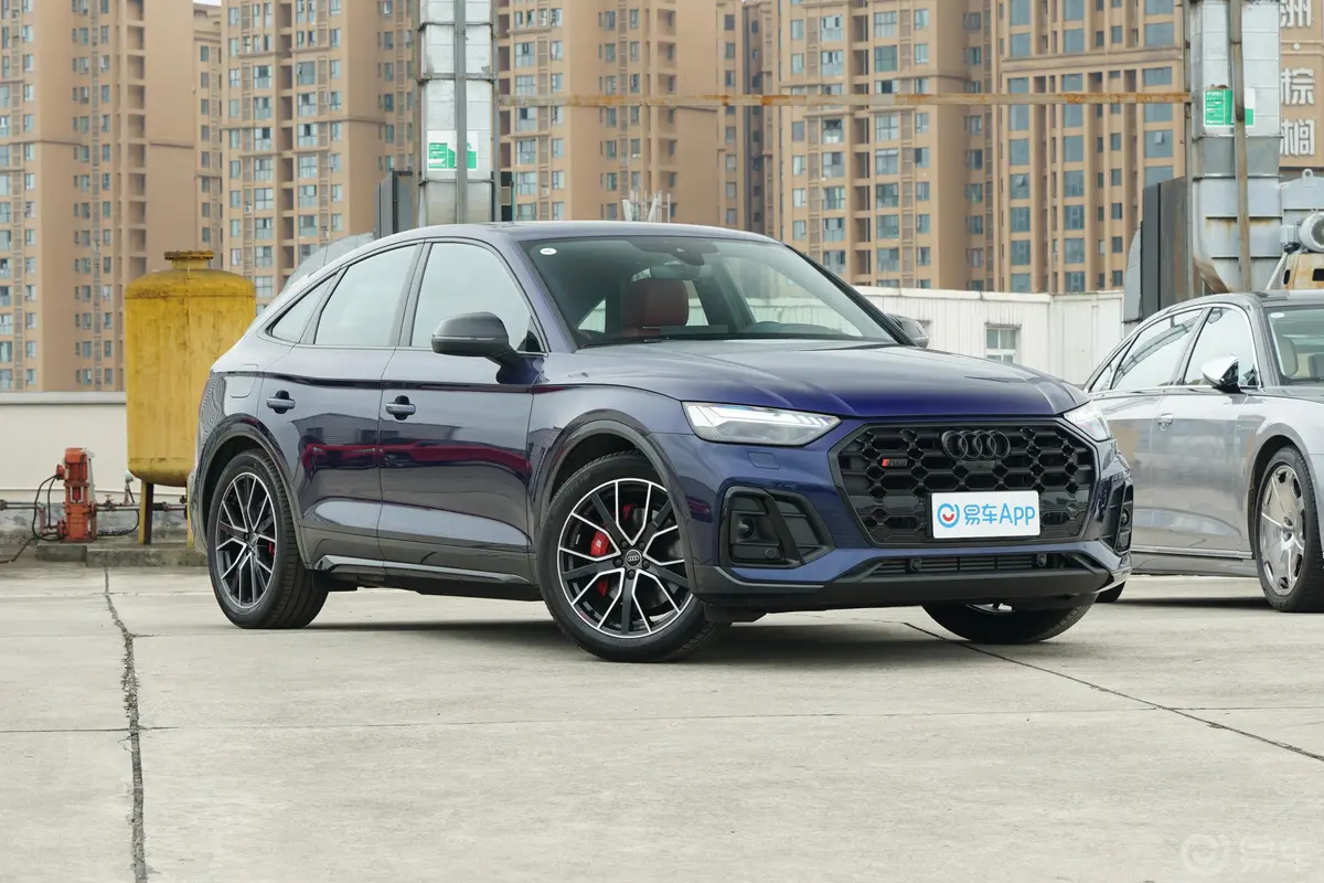 奥迪SQ5 Sportback3.0T quattro侧前45度车头向右水平