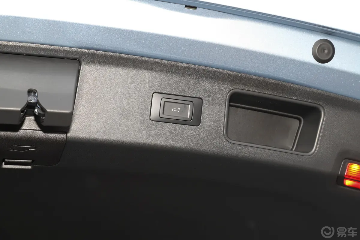 问界M5纯电版 620km 后驱标准版电动尾门按键（手动扶手）