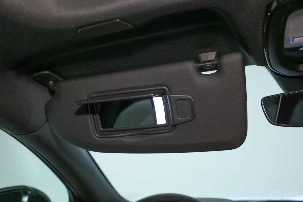 沃尔沃S60新能源T8 四驱智雅运动版驾驶位遮阳板