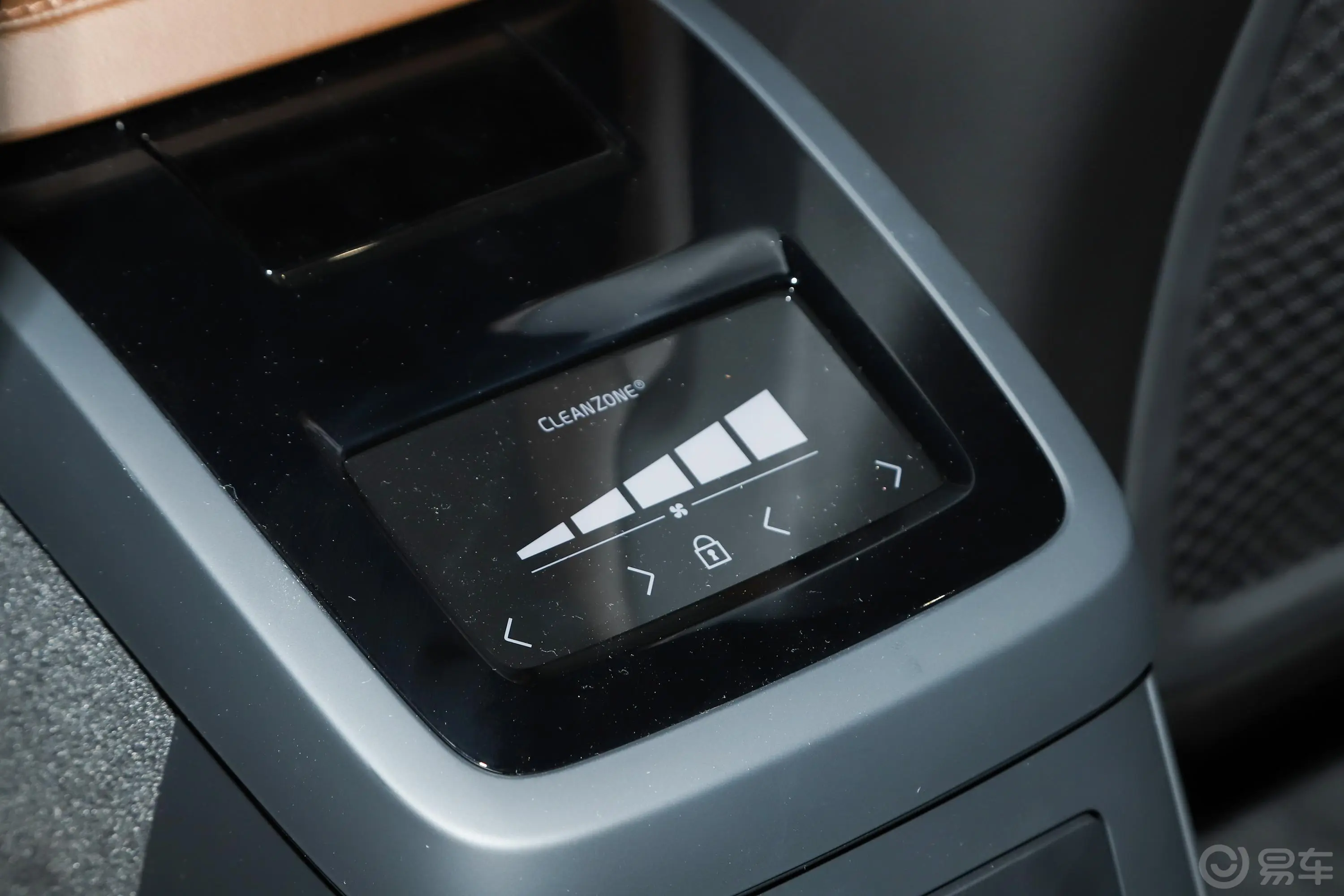 沃尔沃S90新能源T8 长续航 智逸豪华版后排空调控制键
