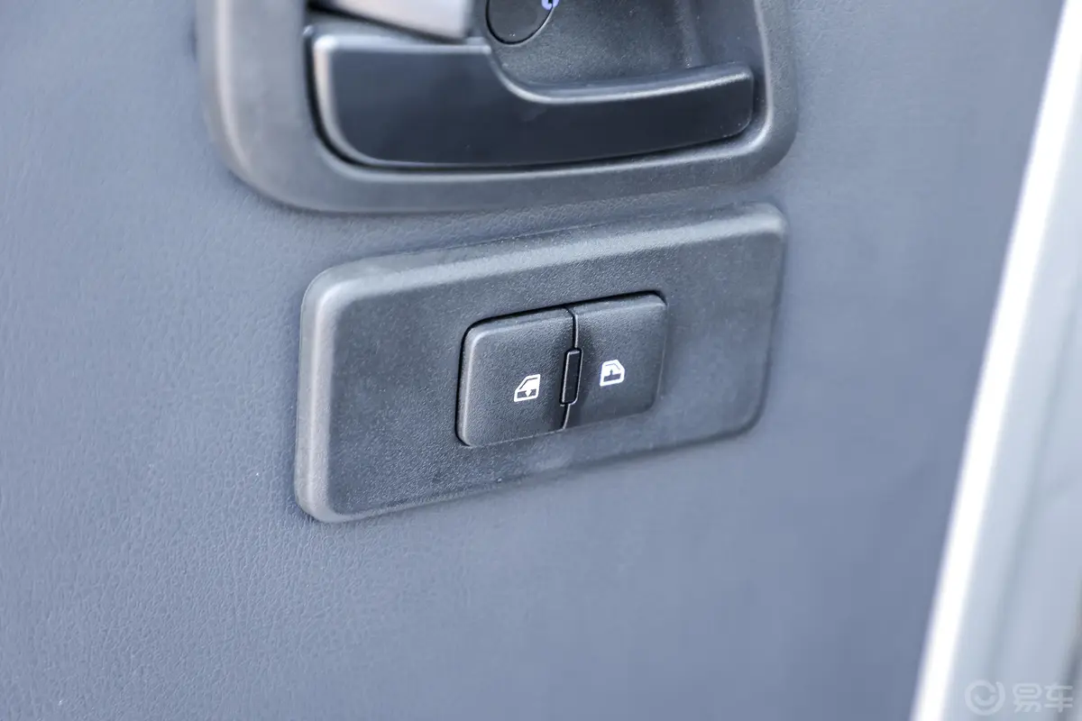 开瑞X61.6L 手动 双排豪华型栏板后车窗调节