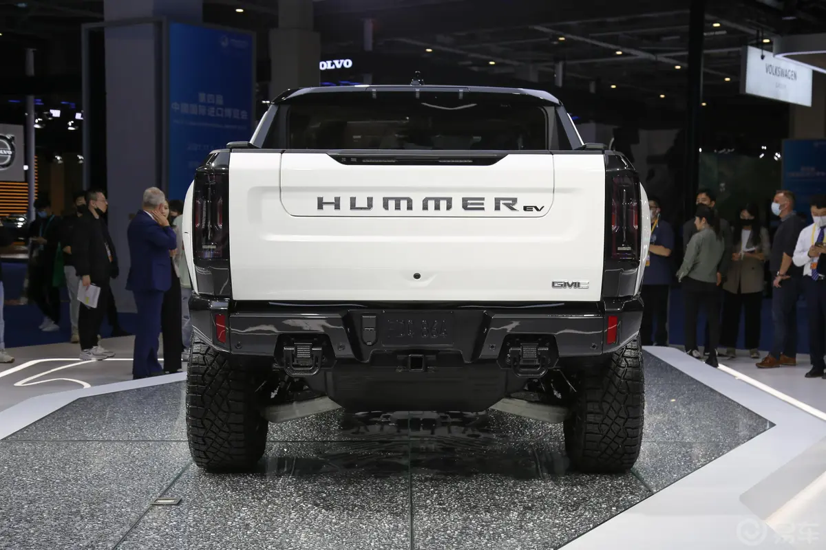 HUMMER EV PICKUP顶配版正后水平