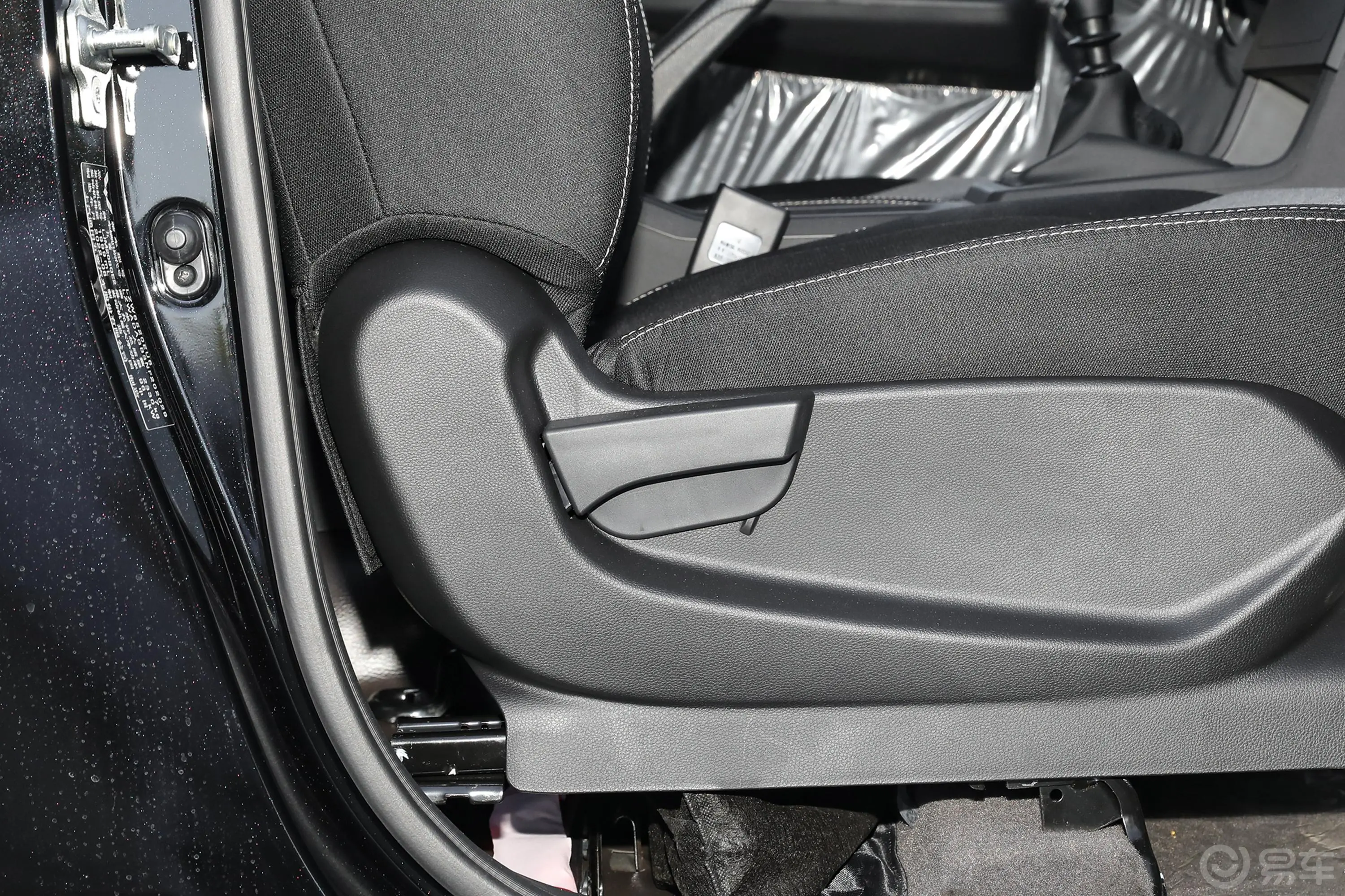 五菱征程2.0L 创业型副驾座椅调节