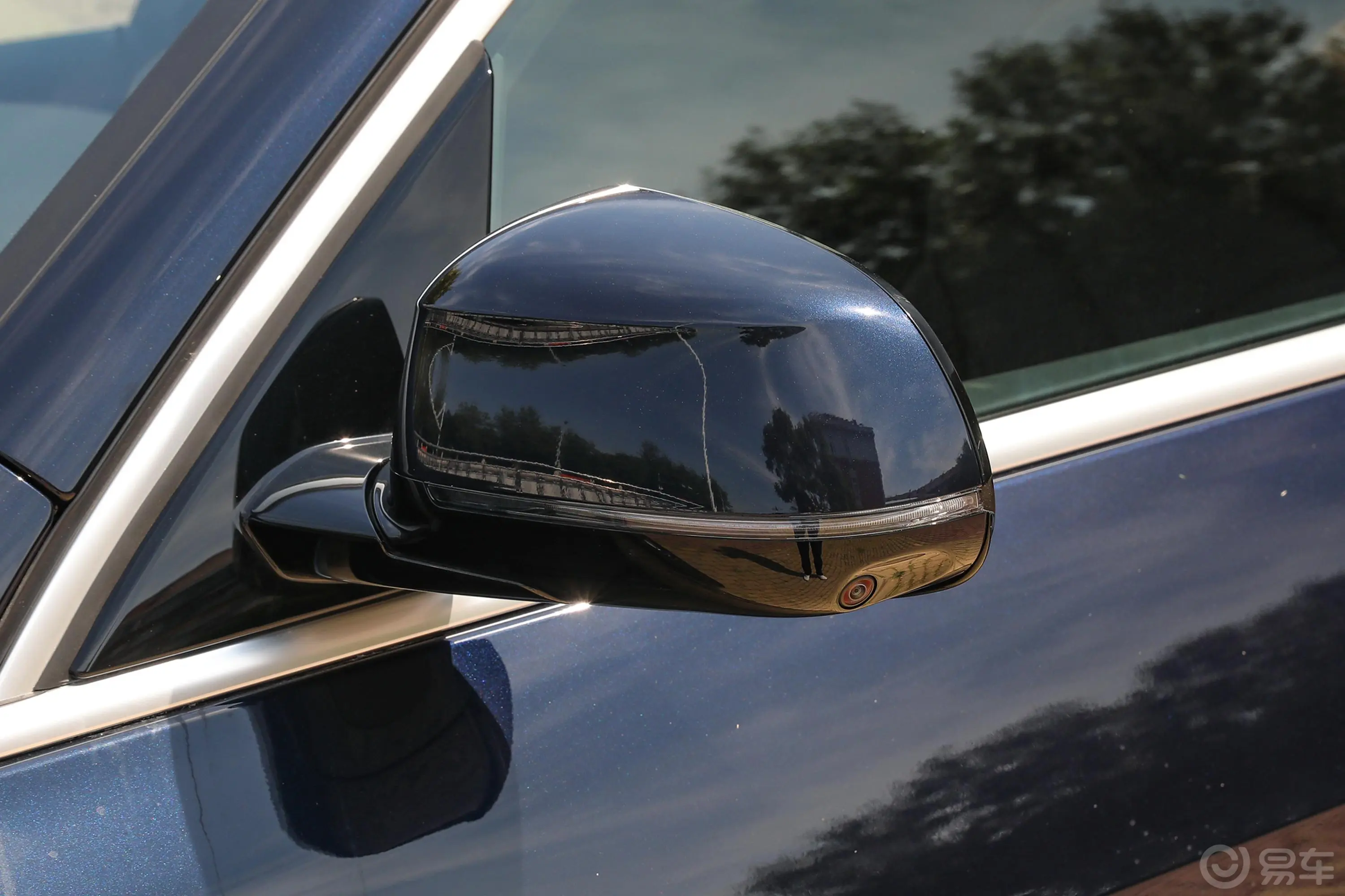 宝马X5改款 xDrive40Li M运动套装主驾驶后视镜背面