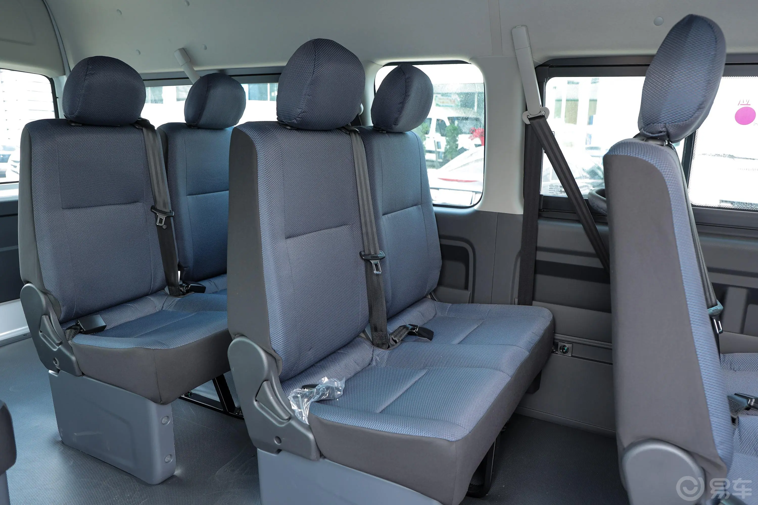 风景G9商旅版 2.4L 长轴高顶客车 9座第三排座椅