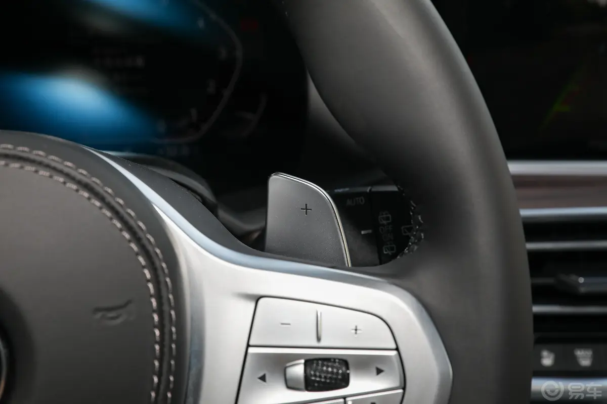 宝马X5改款 xDrive40Li M运动套装换挡拨片