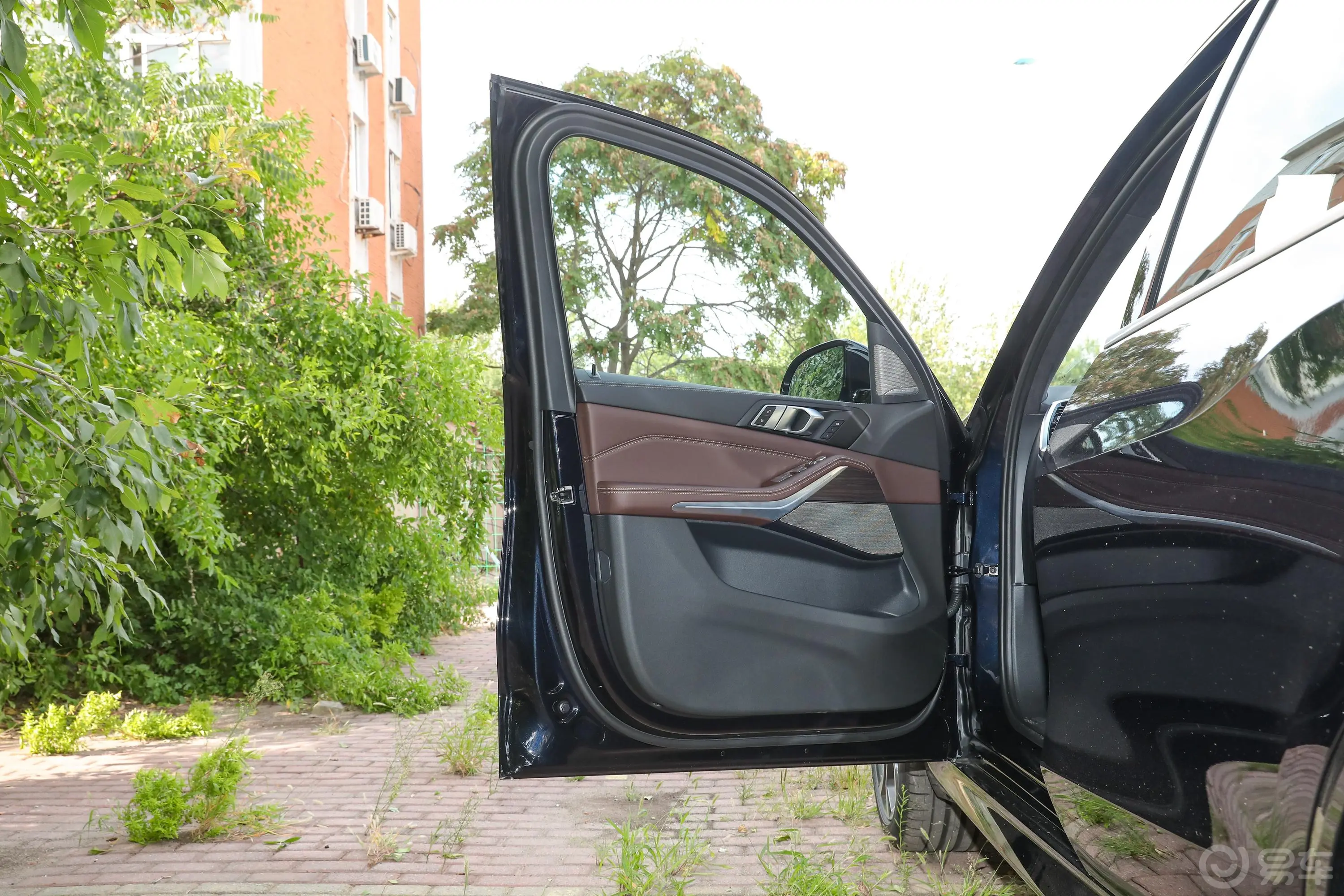 宝马X5改款 xDrive40Li M运动套装驾驶员侧前车门