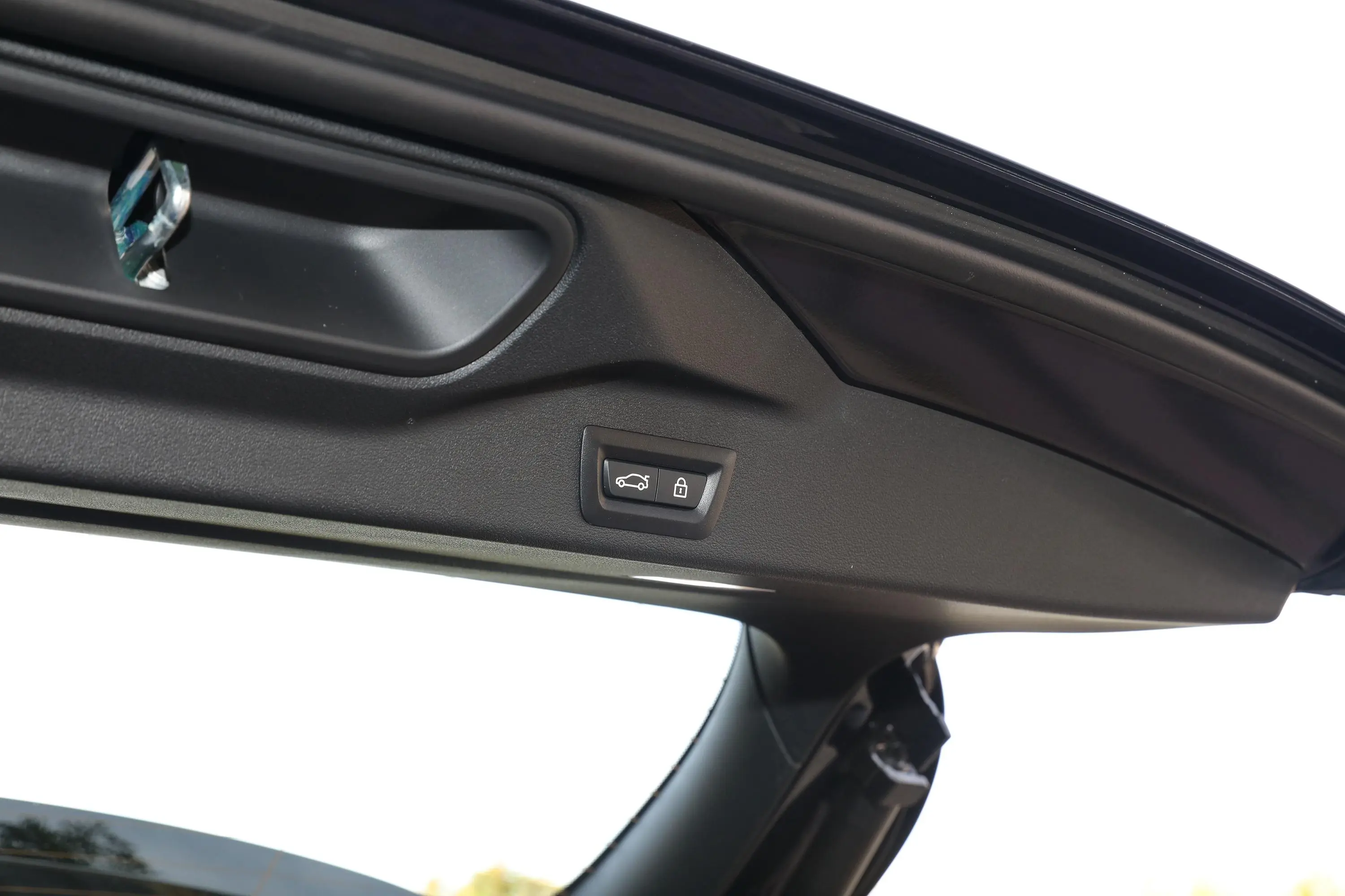 宝马X5改款 xDrive40Li M运动套装电动尾门按键（手动扶手）
