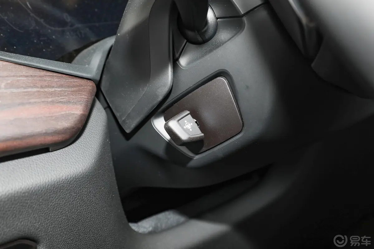 宝马X5改款 xDrive40Li M运动套装方向盘调节