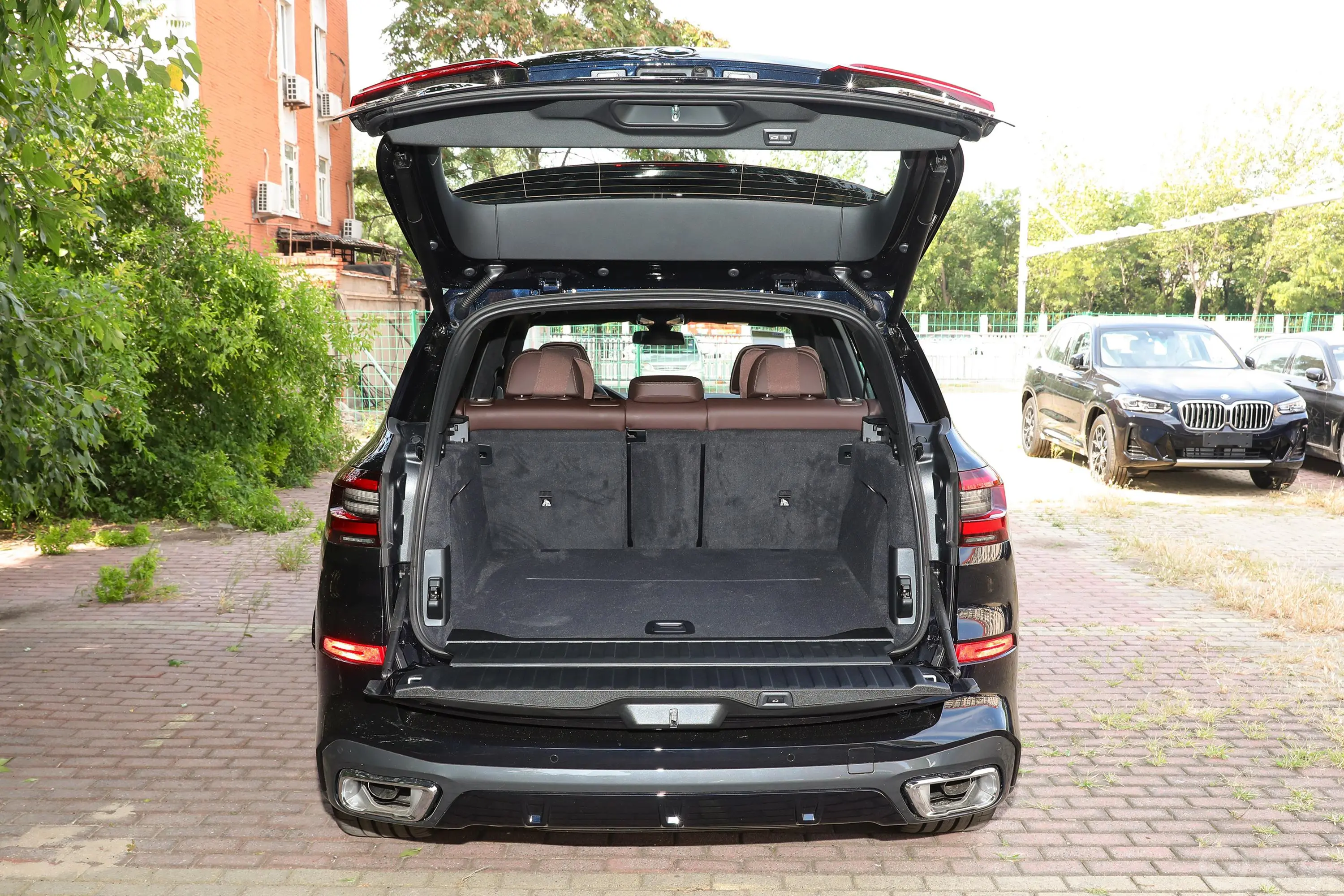 宝马X5改款 xDrive40Li M运动套装后备厢